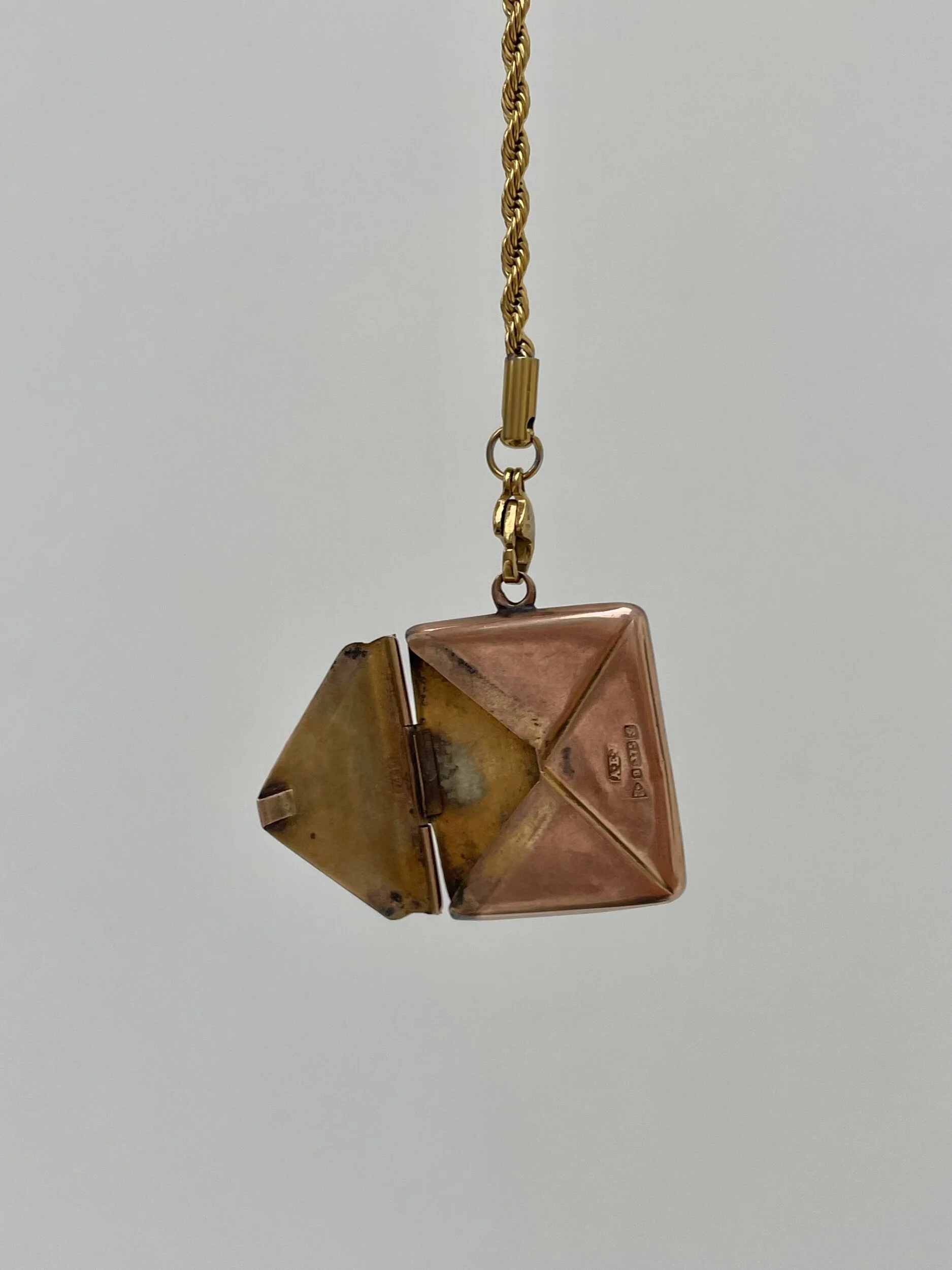 D9FD9AA7-6F15-42ED-9FCD-6594412B3989