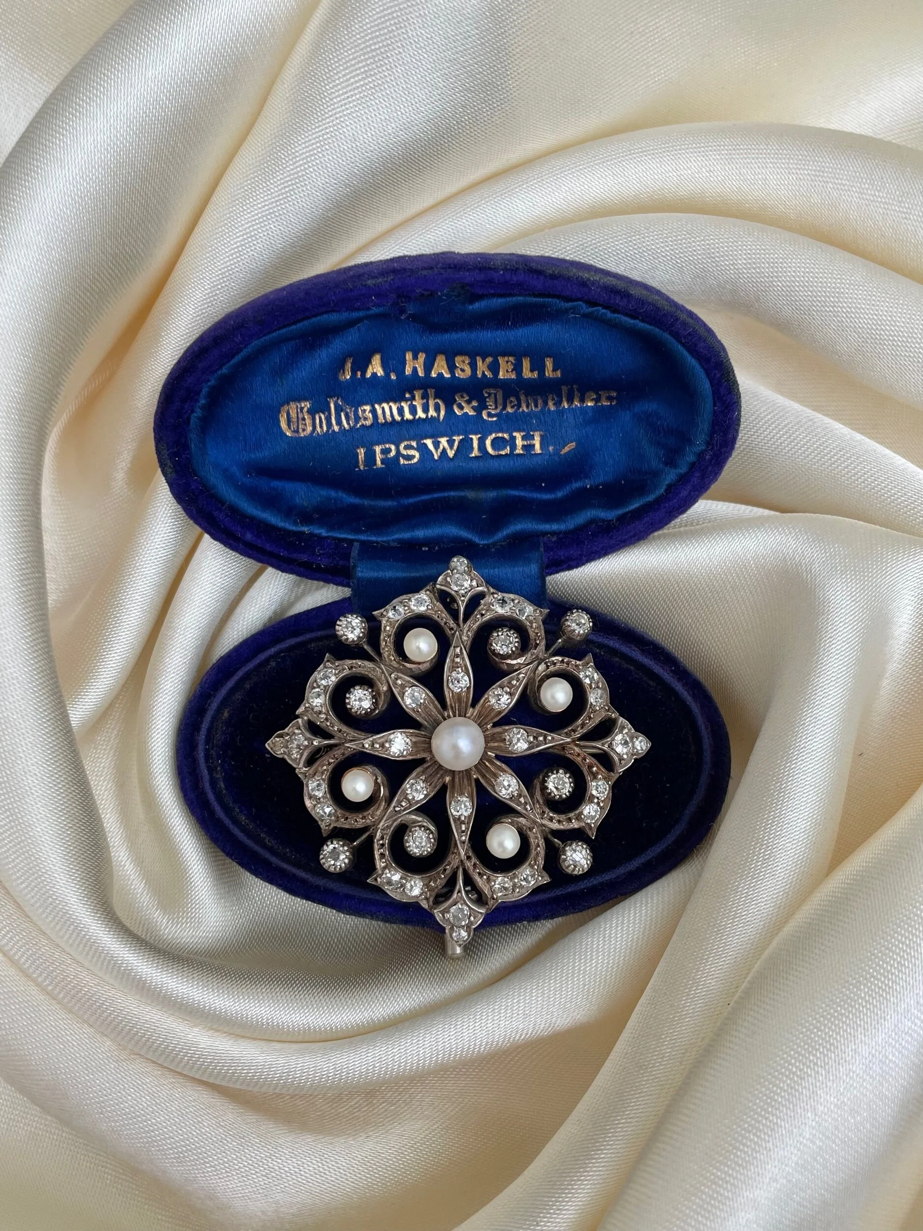 AB1B4598-5AAB-4A7B-BFA5-139F04C8F2F7