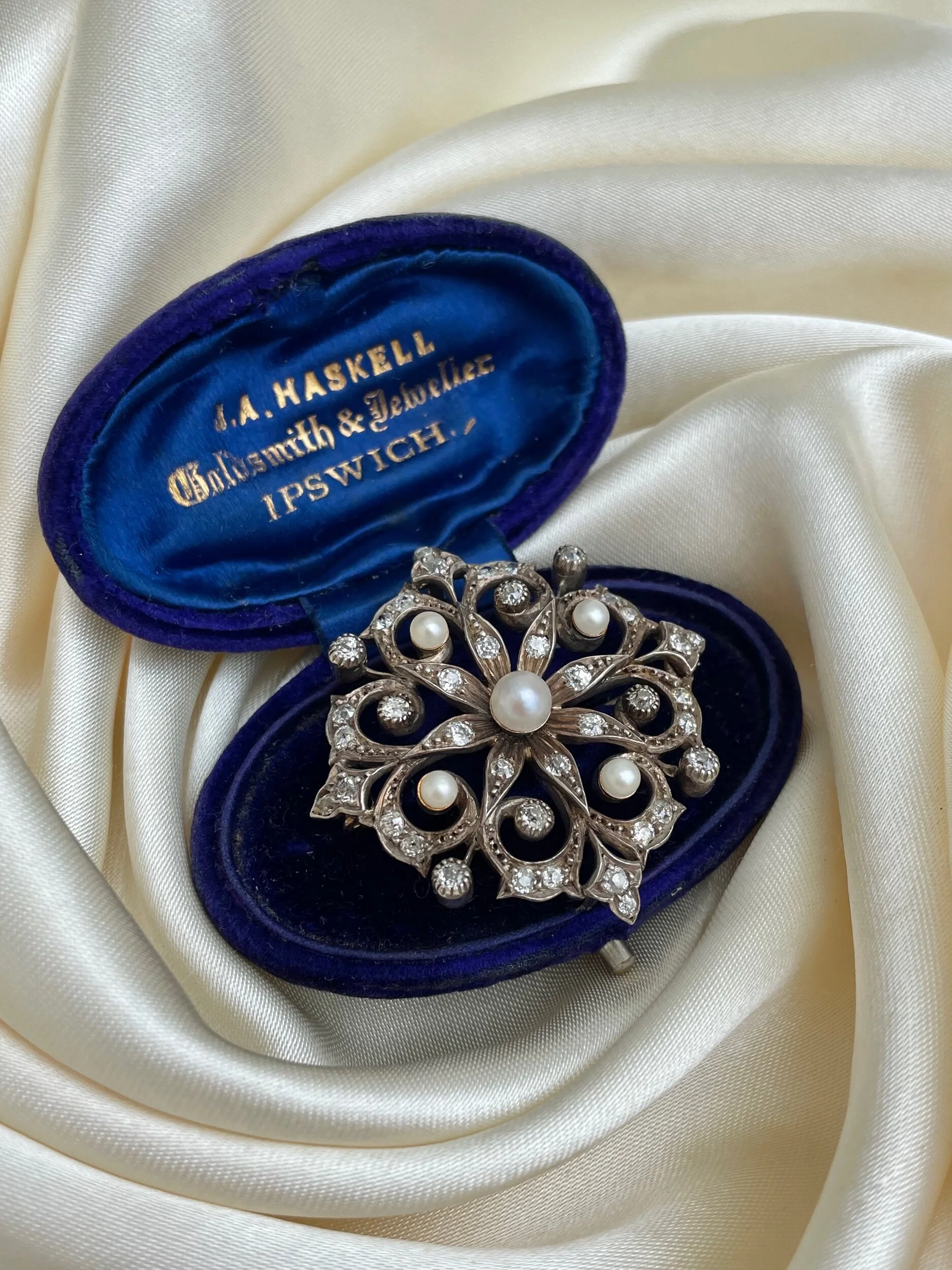 A5582357-EDC2-47C9-903B-470B17BB3C2B