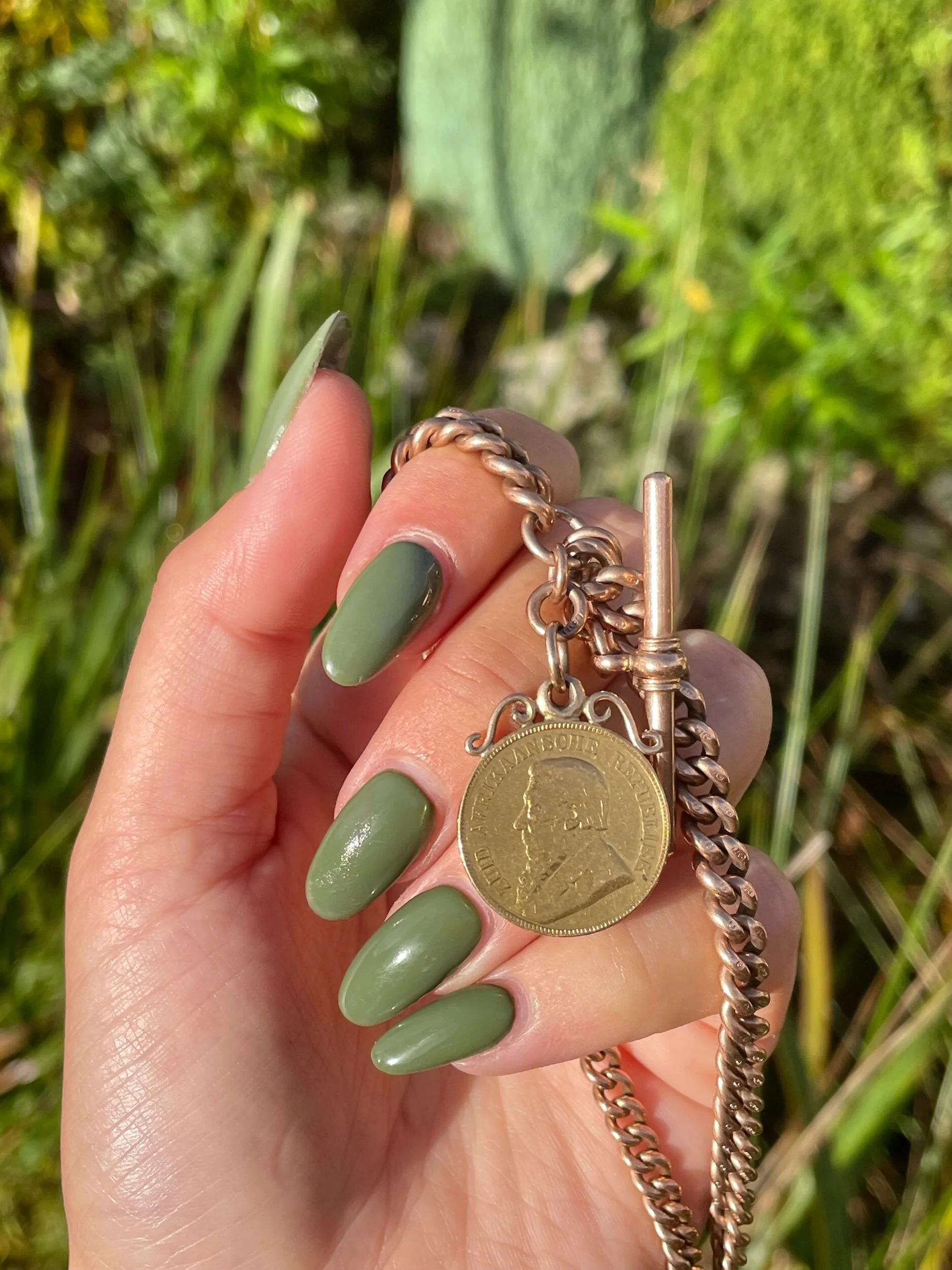 7F081979-FFC0-4B73-BD62-AE9CFFF3670E