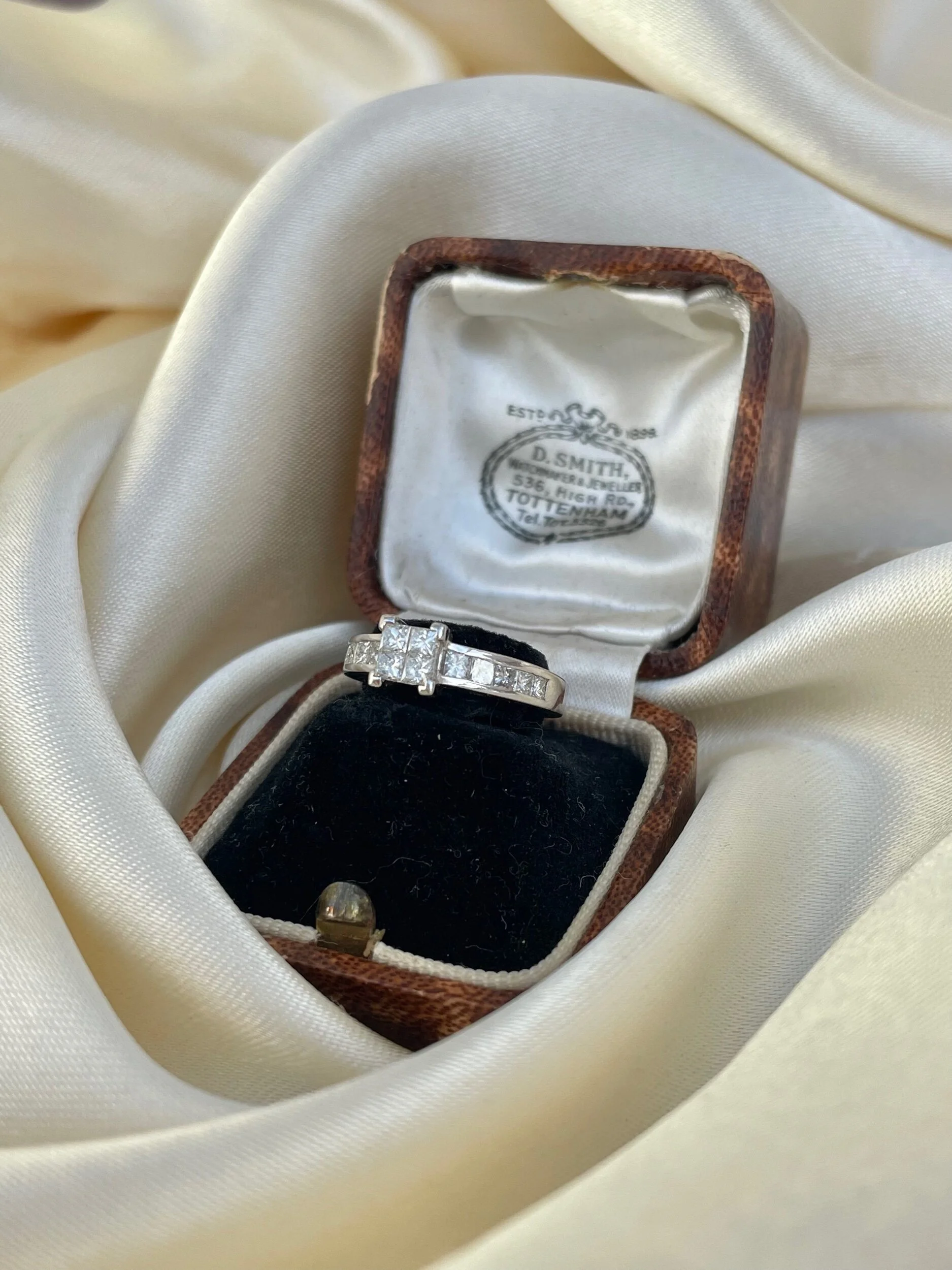 E22C8A56-665F-4106-A2A1-3BA3EDC33A5D