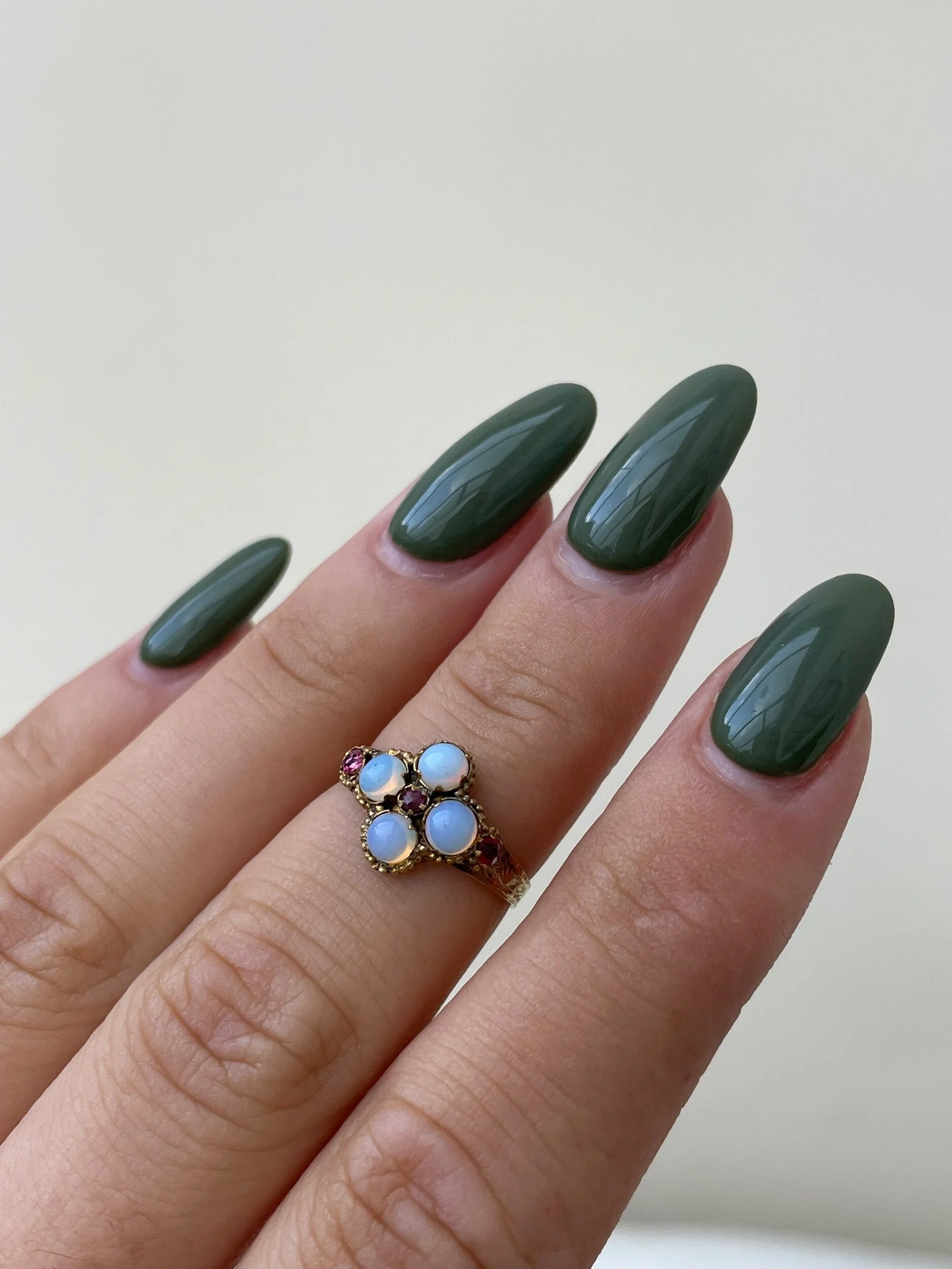 EA4AB444-5697-44D6-A135-26E126A5D5C1