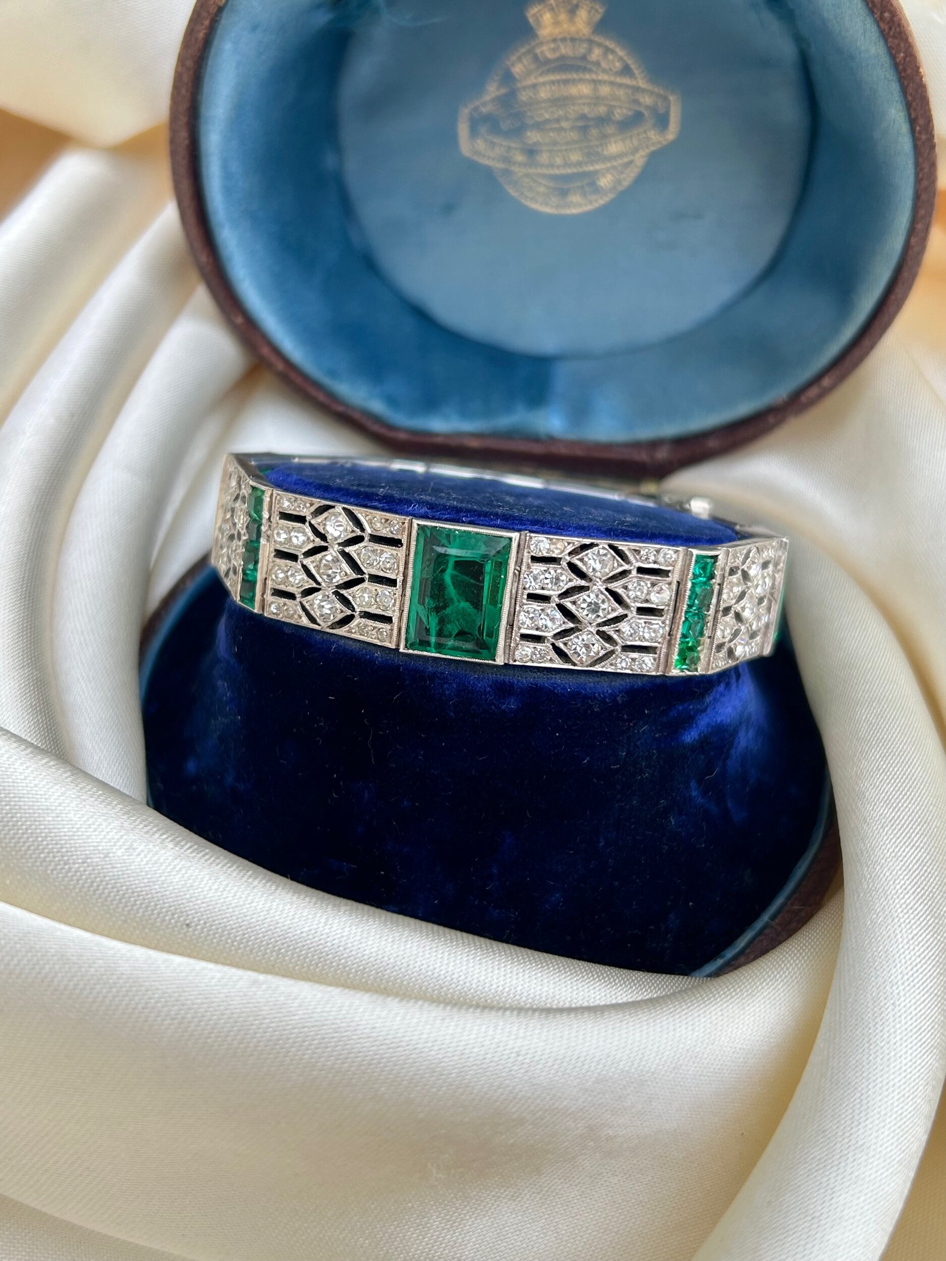 6F833D4B-6A4E-4B37-BA7E-F67AB5C7D734