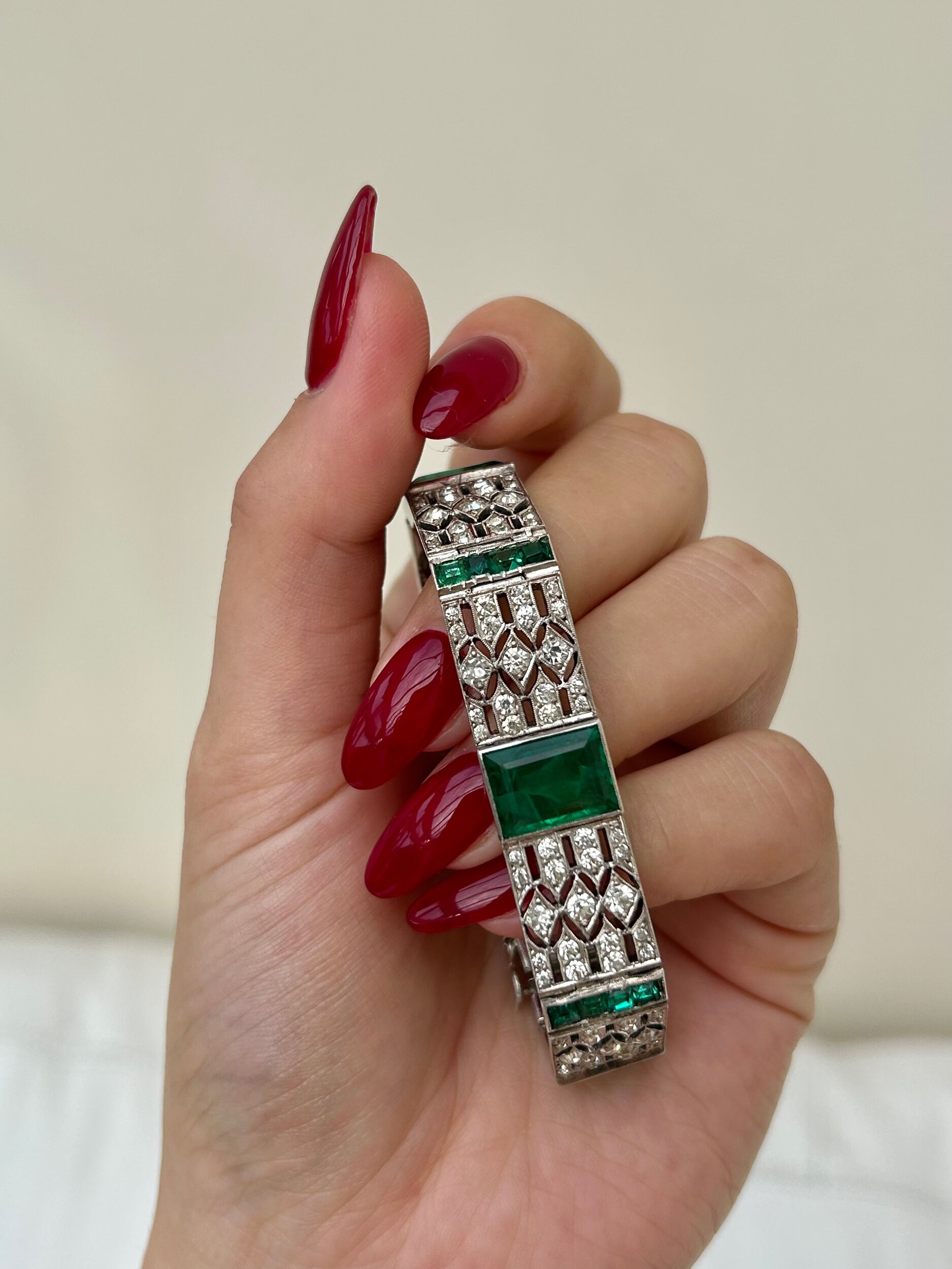 FF63DC92-FBCC-473A-80C1-933226DD9FB4