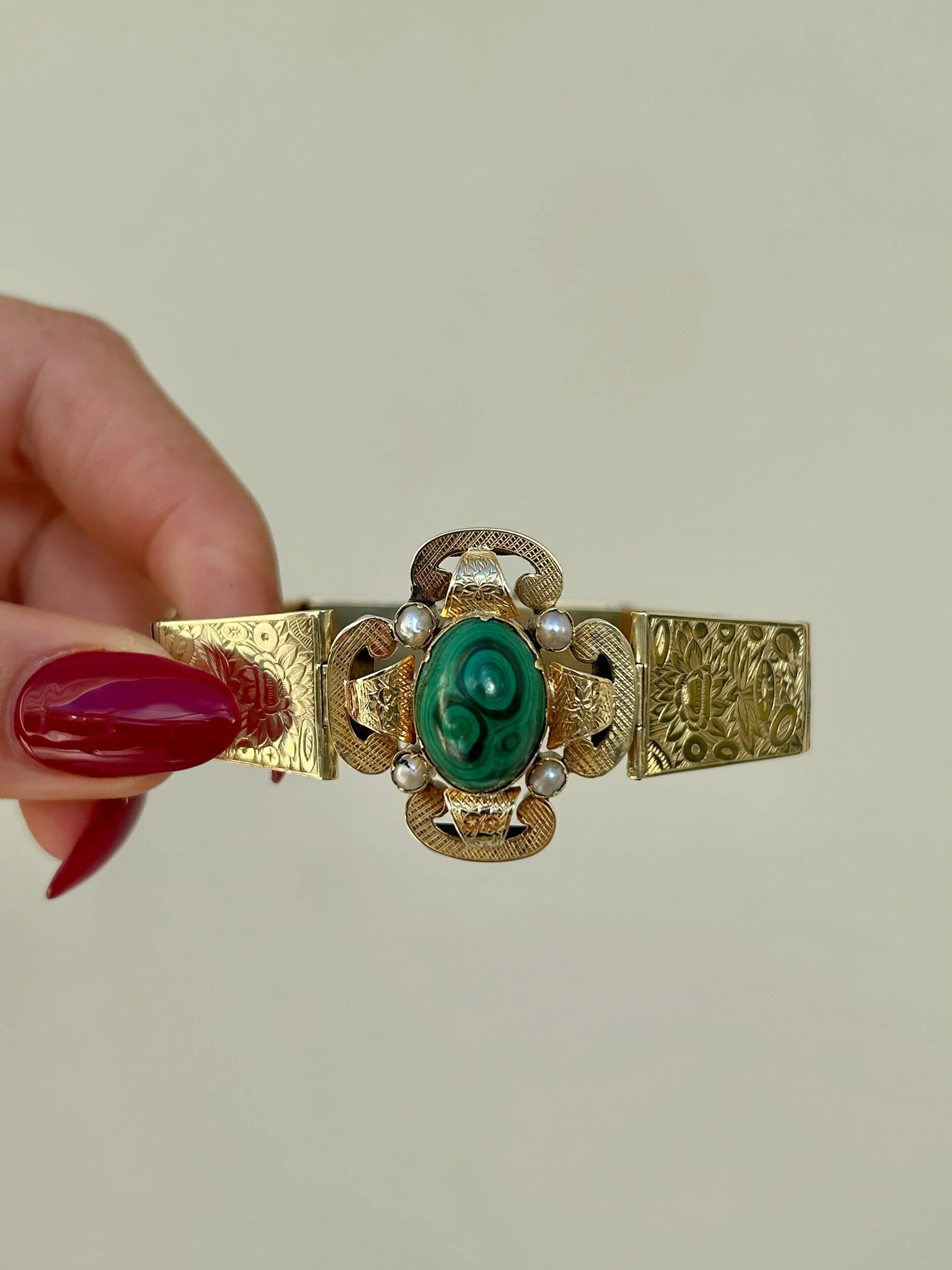 D30AF2F5-9521-4802-9403-1E11BCFE640A