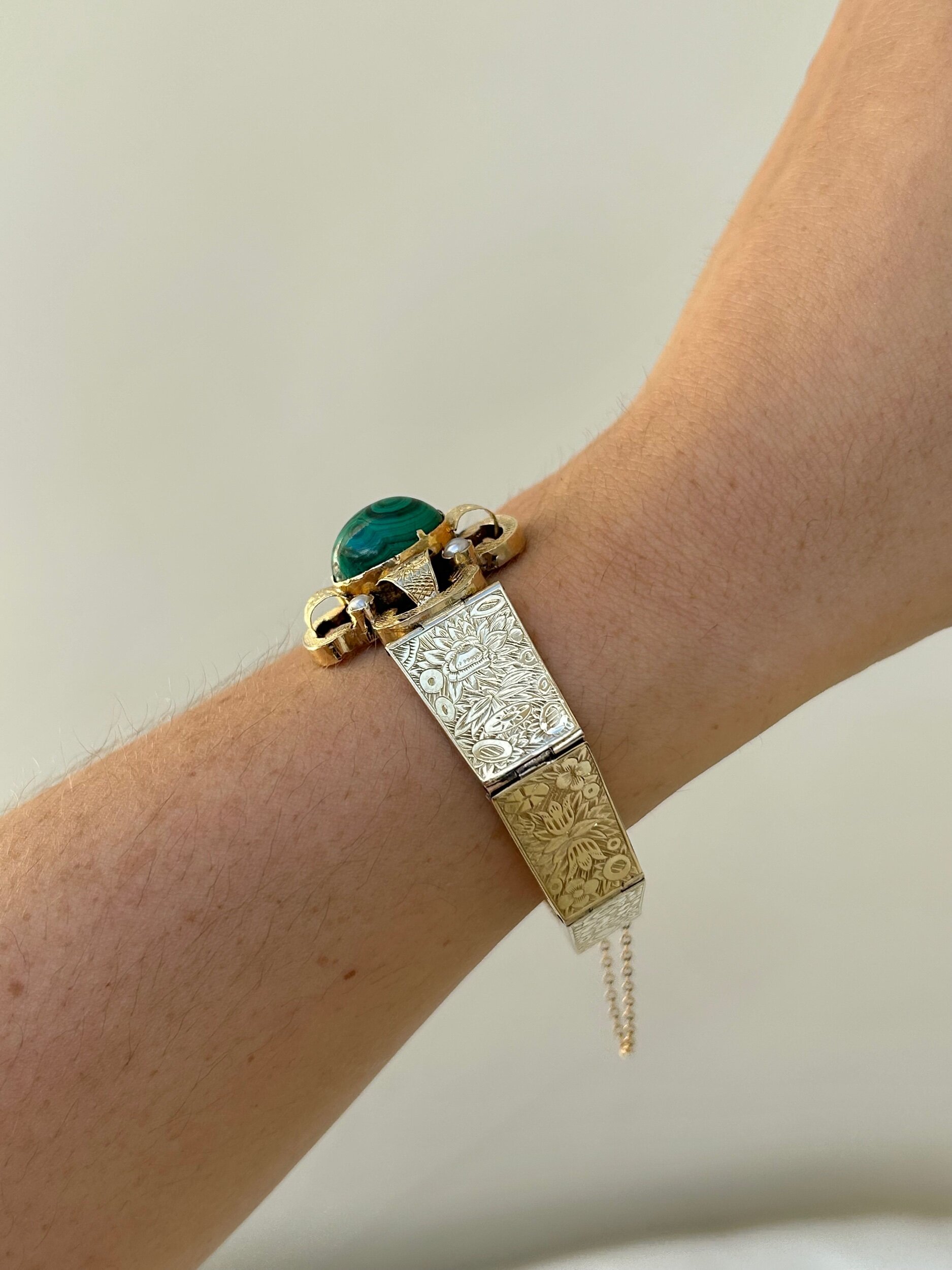 37FC93A4-E936-463B-AB46-623A6F28B298