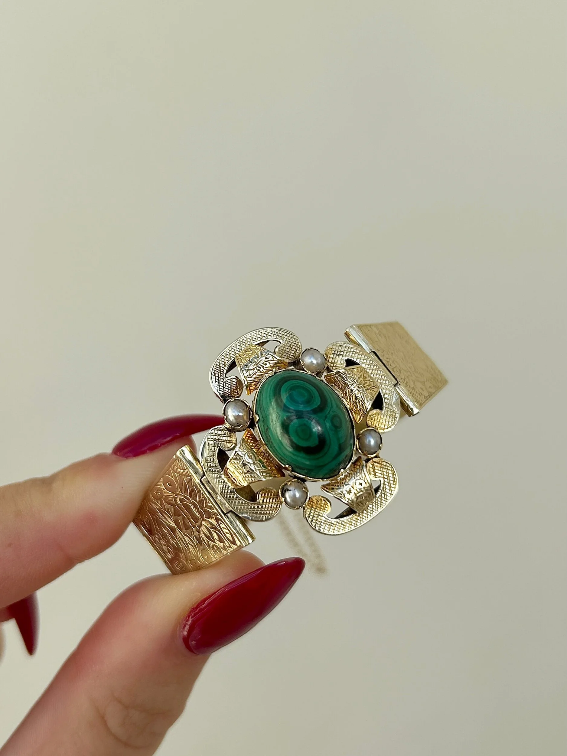 C9C4C8F4-6BB8-4A7C-9C0C-51B663FDB41F