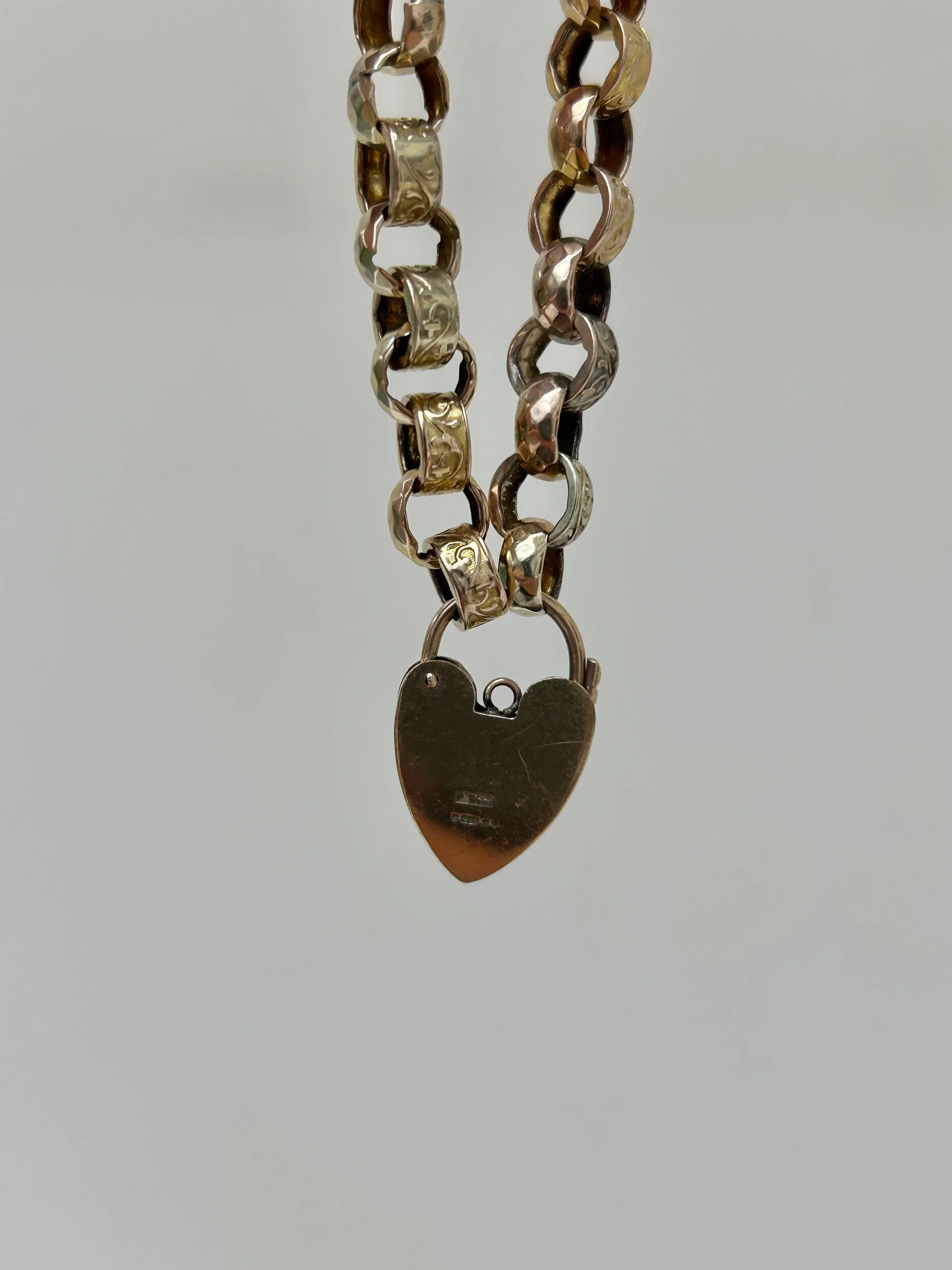 35BFFB4B-E7D5-4994-9DF8-03207F4A8A21