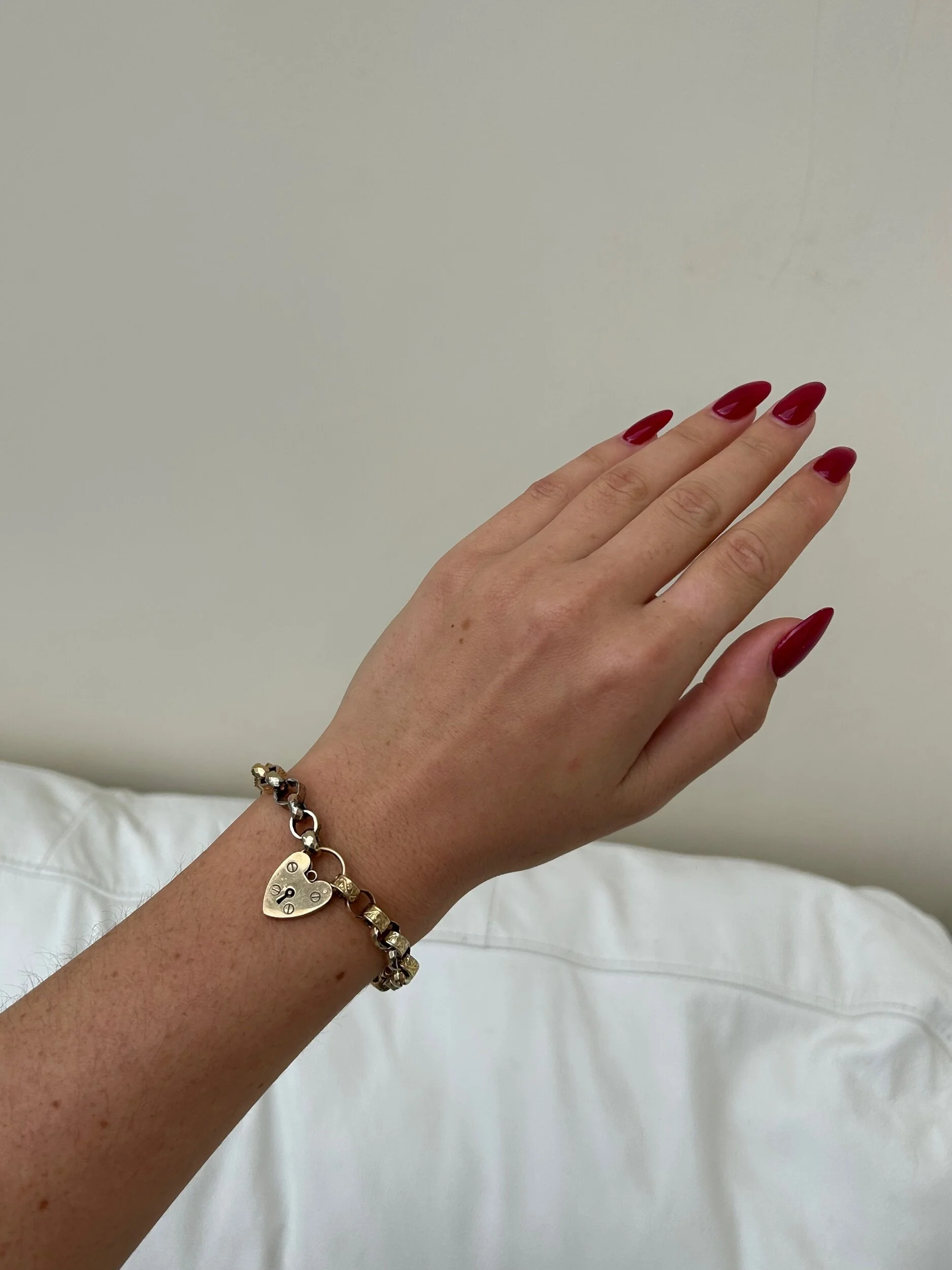 C7C39412-D5A5-4DA1-AFB7-E8051E37CE26