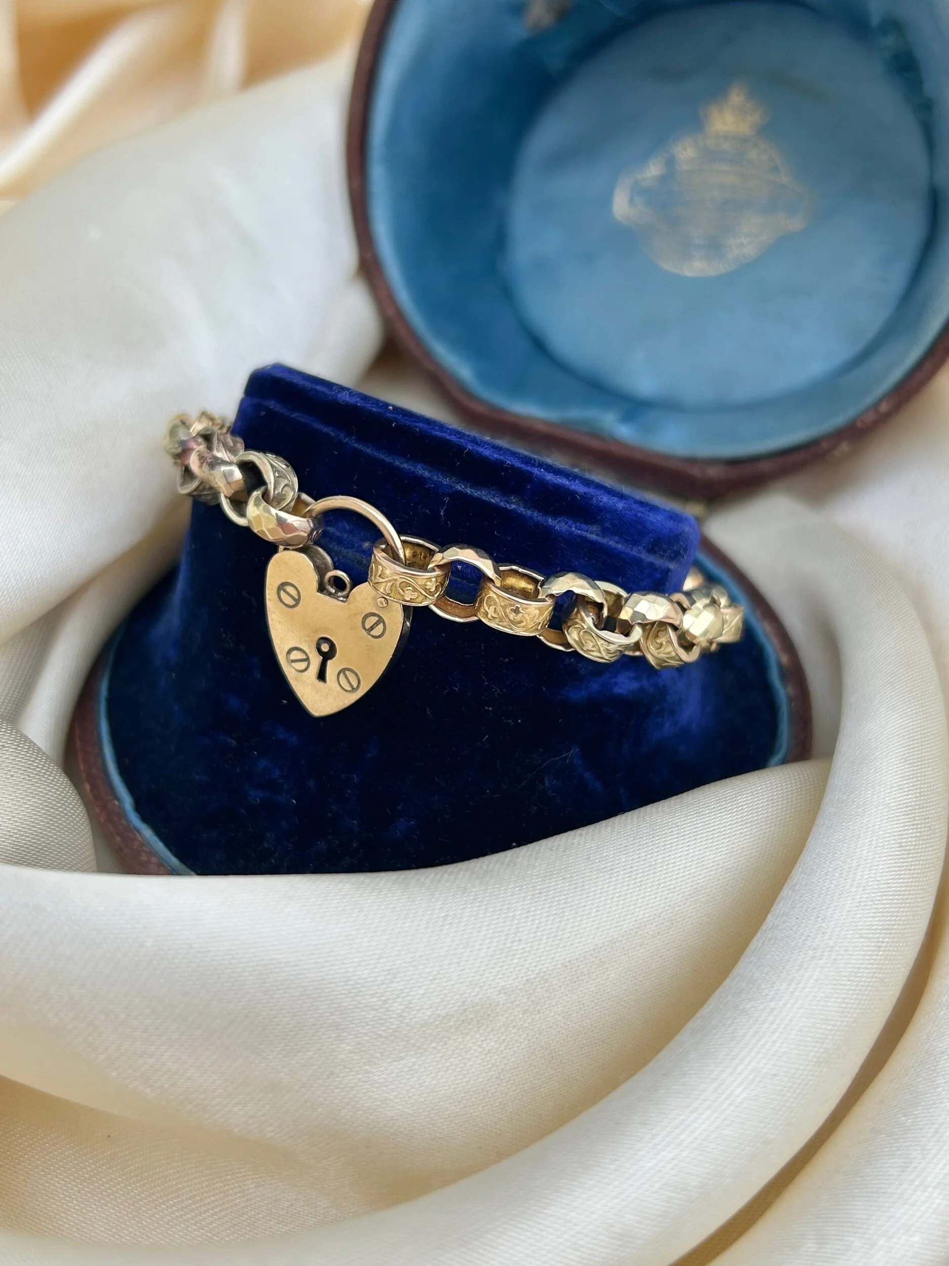 BDAAB8D3-6979-4DA4-8A6A-C37660E44B5D