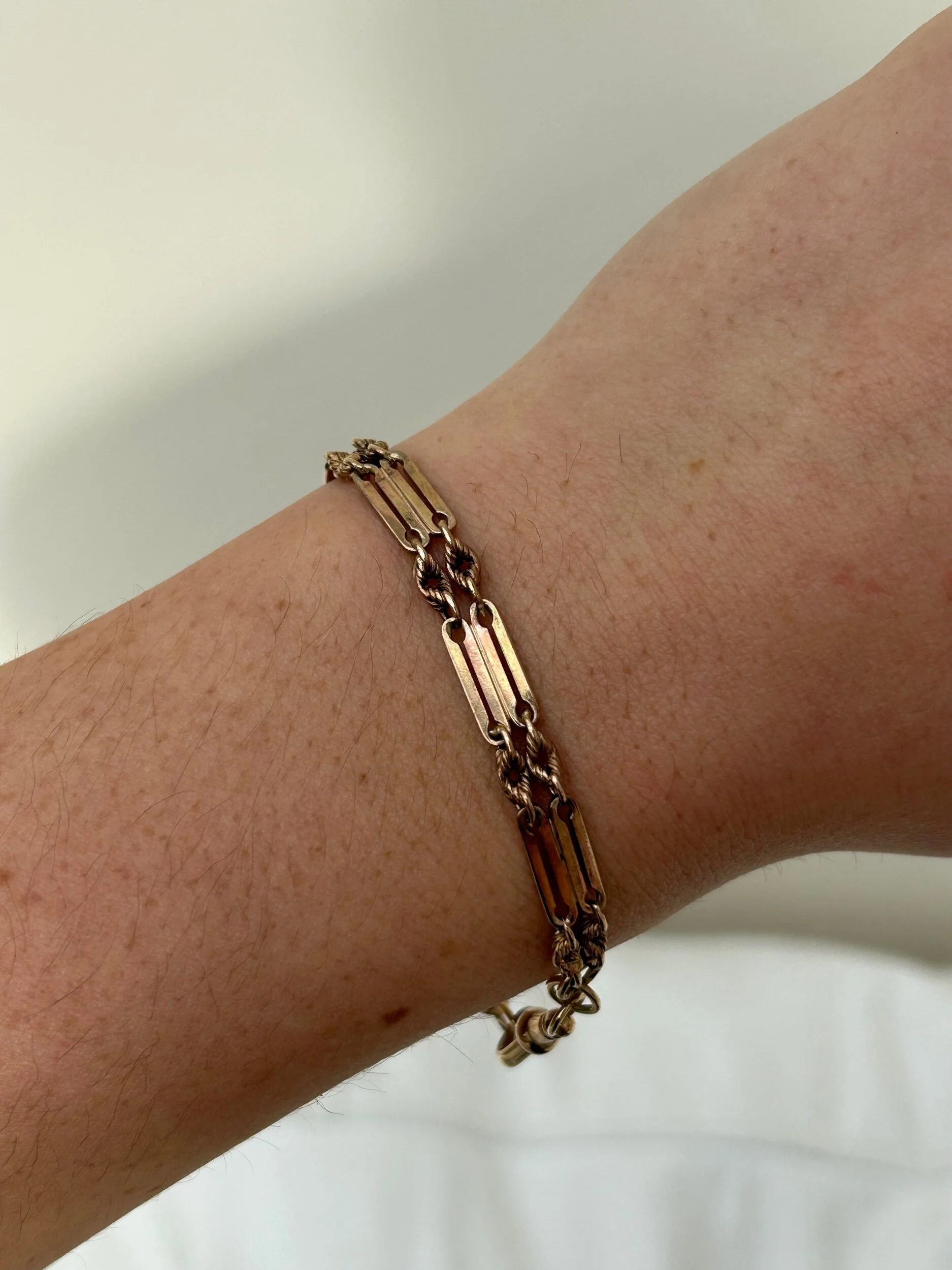 54EB723E-CED1-4CC2-BFF4-EB22A92E3655