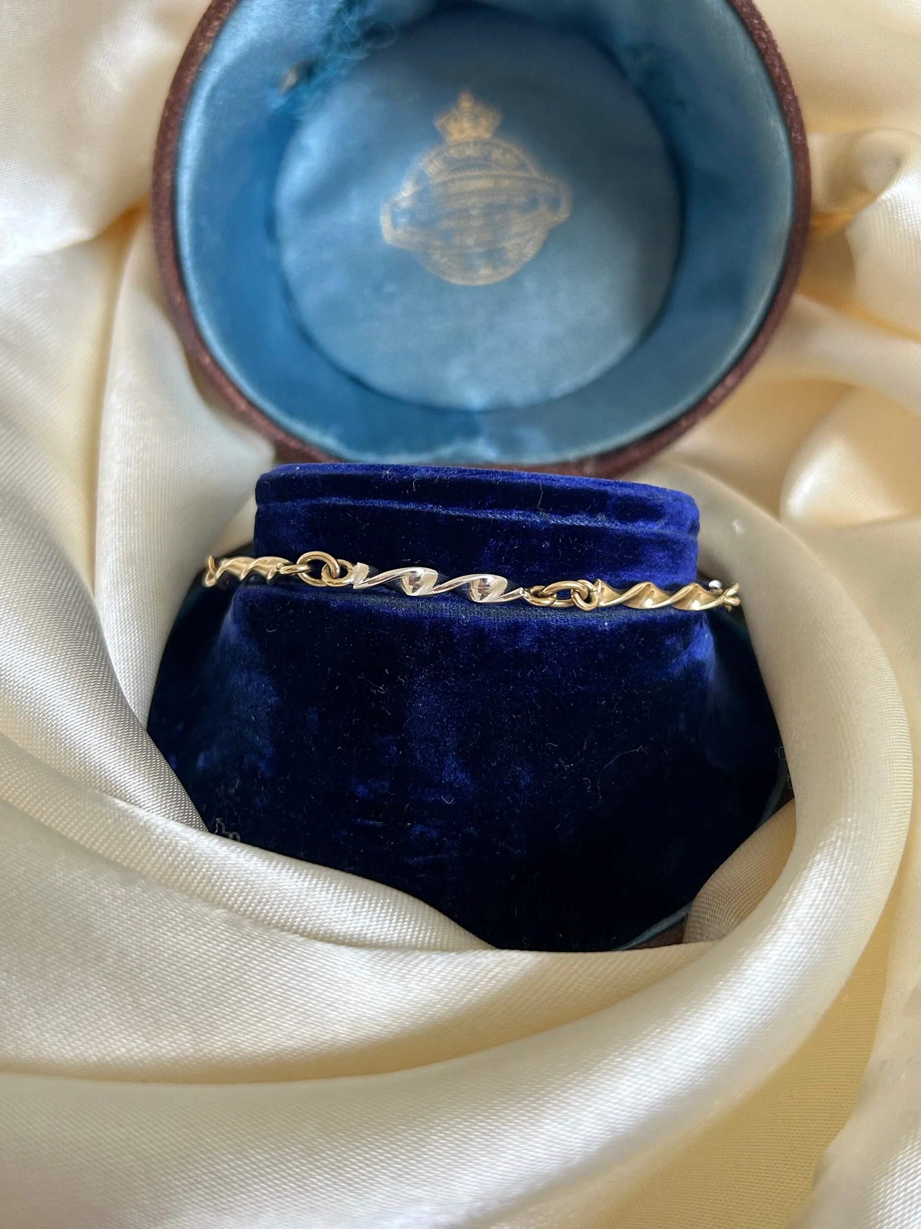 FE335DBA-A709-4B0F-B4B5-37D5DA77F66C