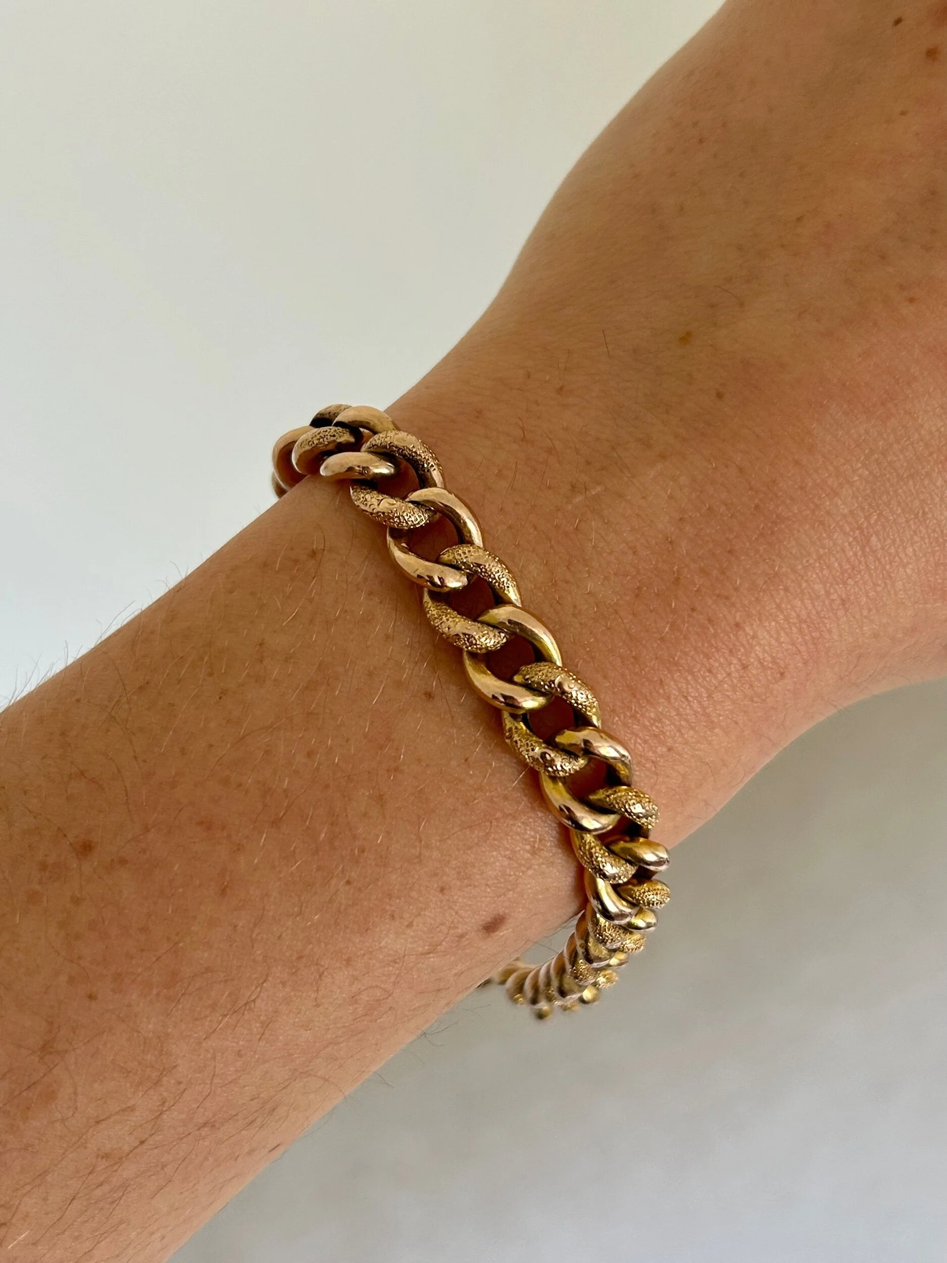 18E306A1-46B8-4745-8C37-ACE6267B3888