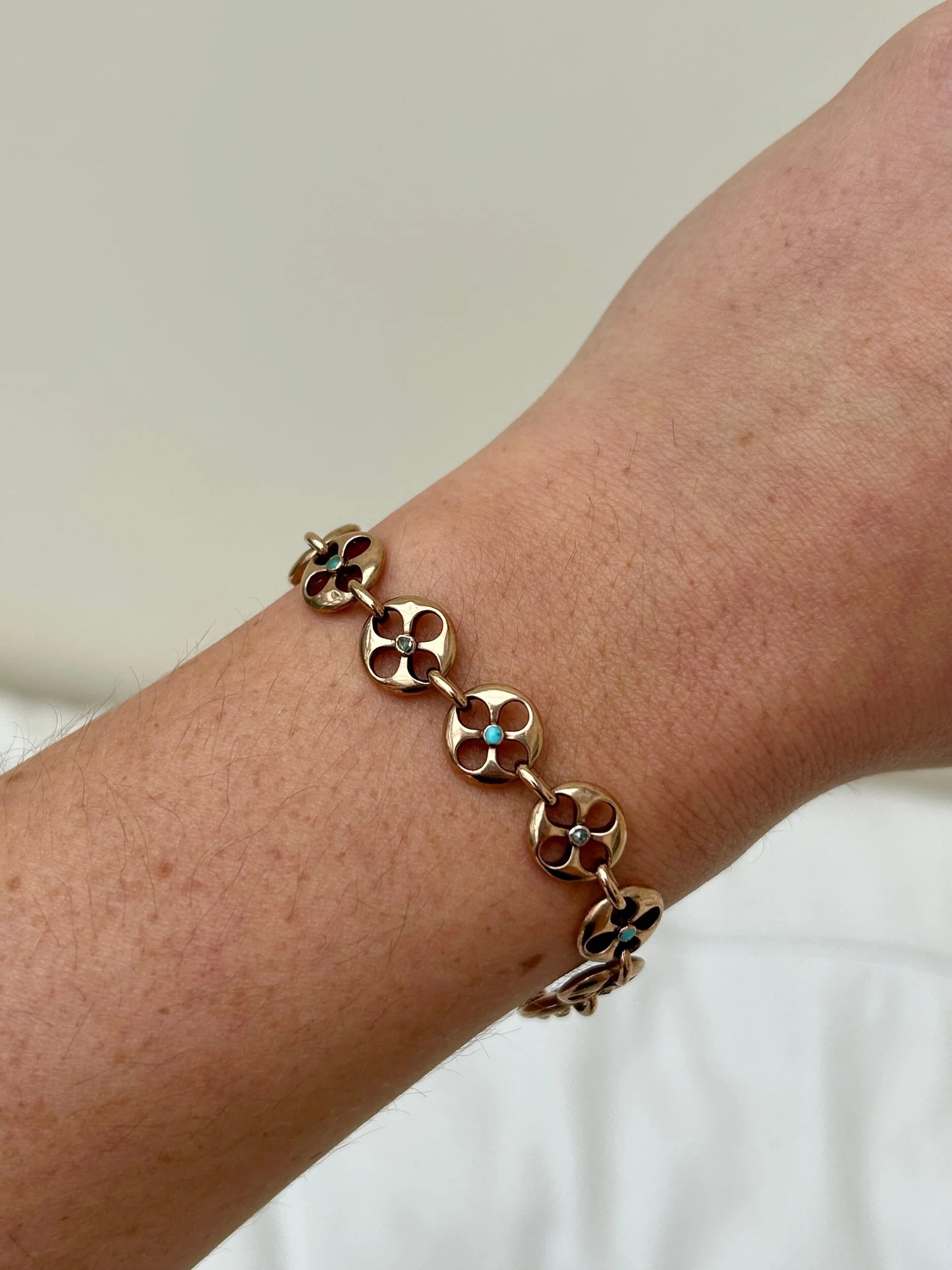 7C2C2500-04D1-4572-9397-012C481A90DE