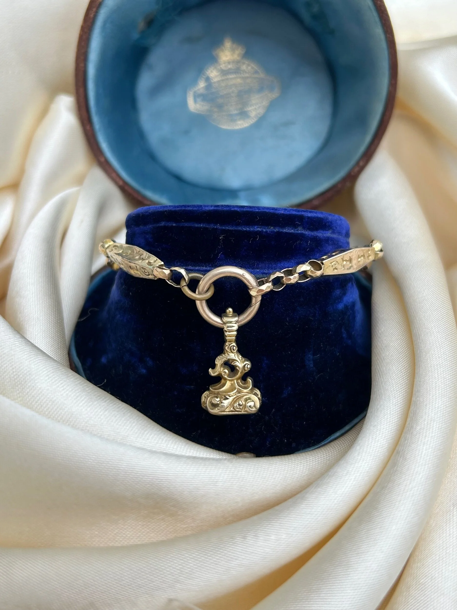 E989FE37-F62A-403A-8BCD-42D4BEACF69F