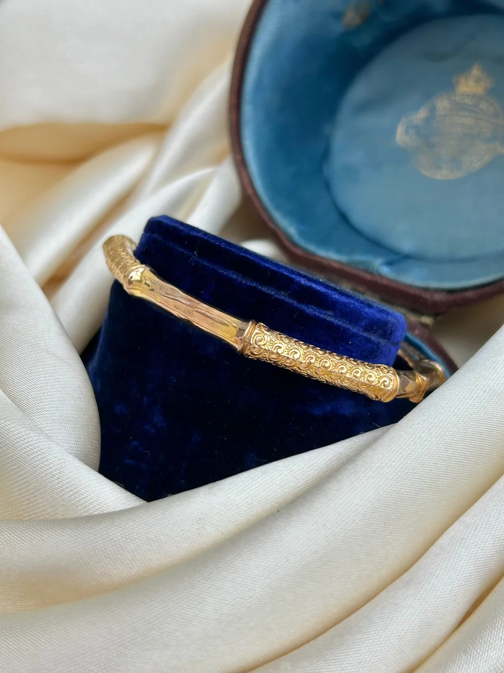 Antique Victorian yellow gold bangle with safety chain