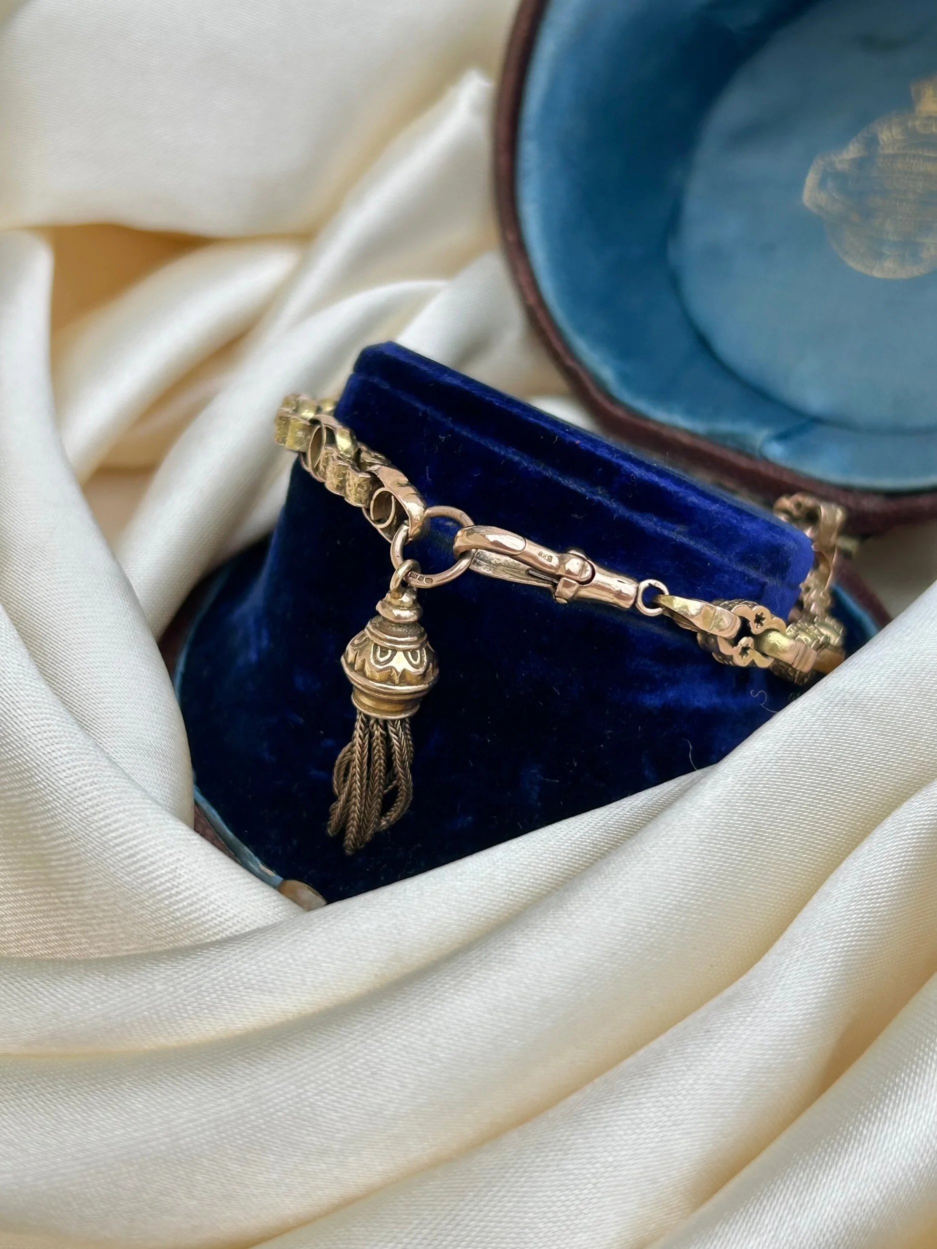 27855CD4-B5FF-435A-AEA7-11437E6297BA