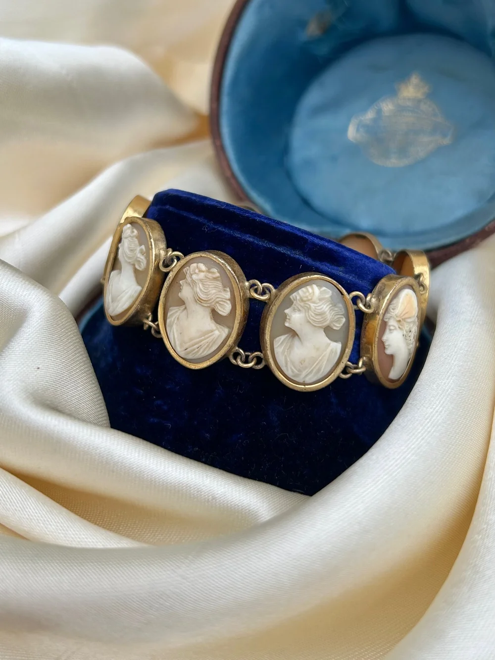 Antique cameo bracelet deals