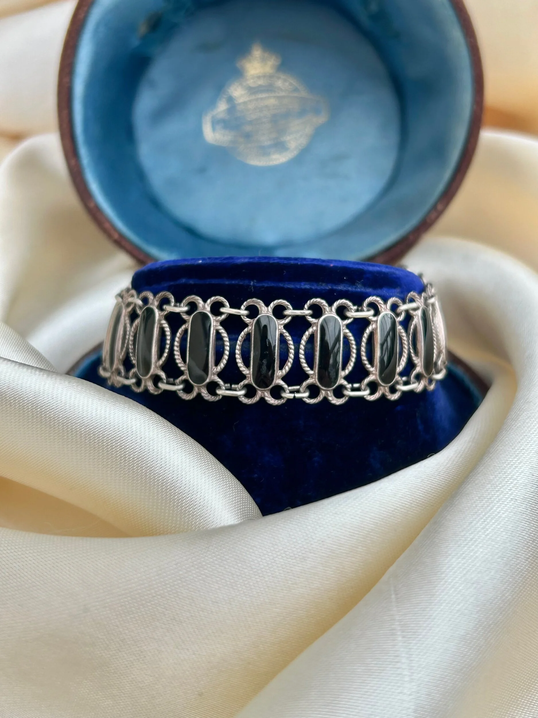 7CC578C6-516D-4AB2-BB62-FFB4A8CDBEC2