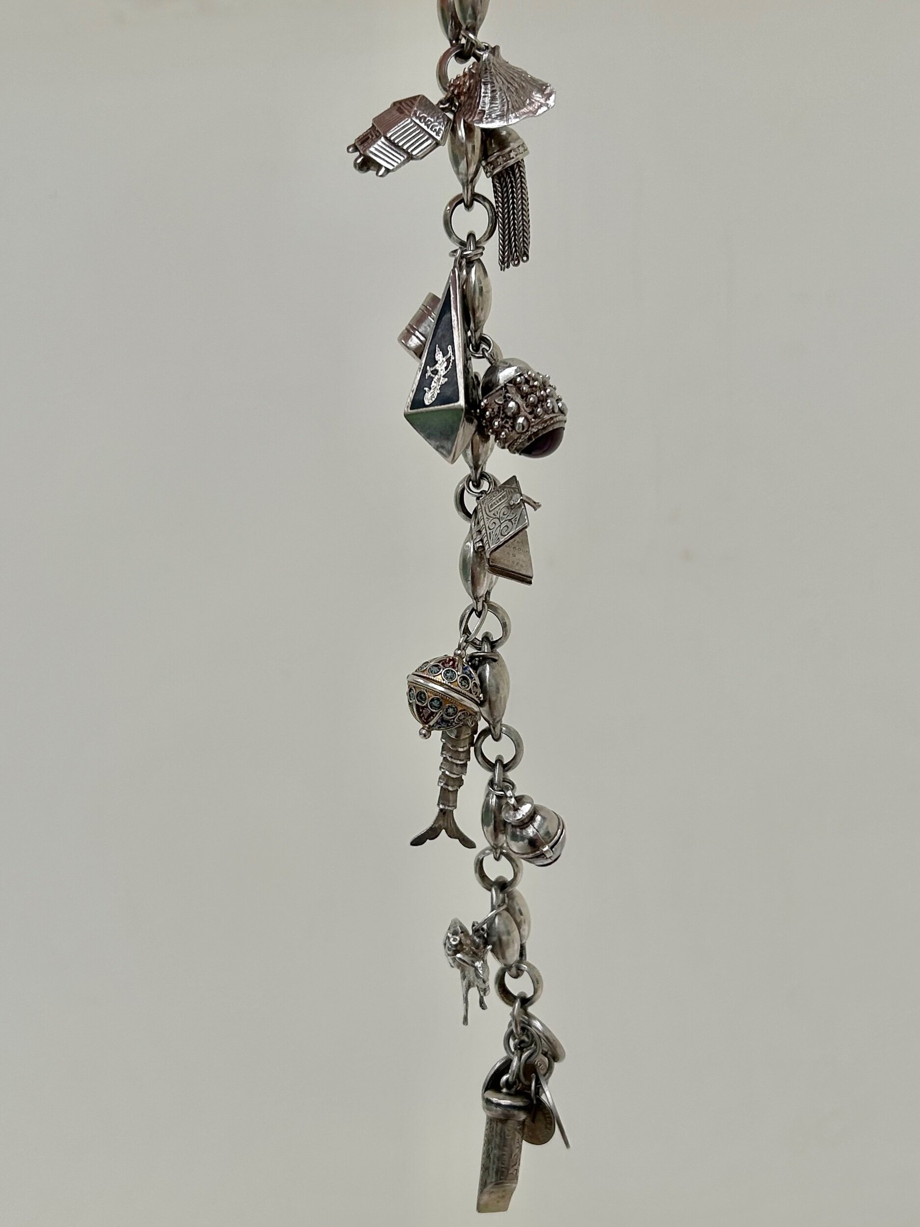 EAE409E9-F618-4D64-AF86-CC2D702C54FB