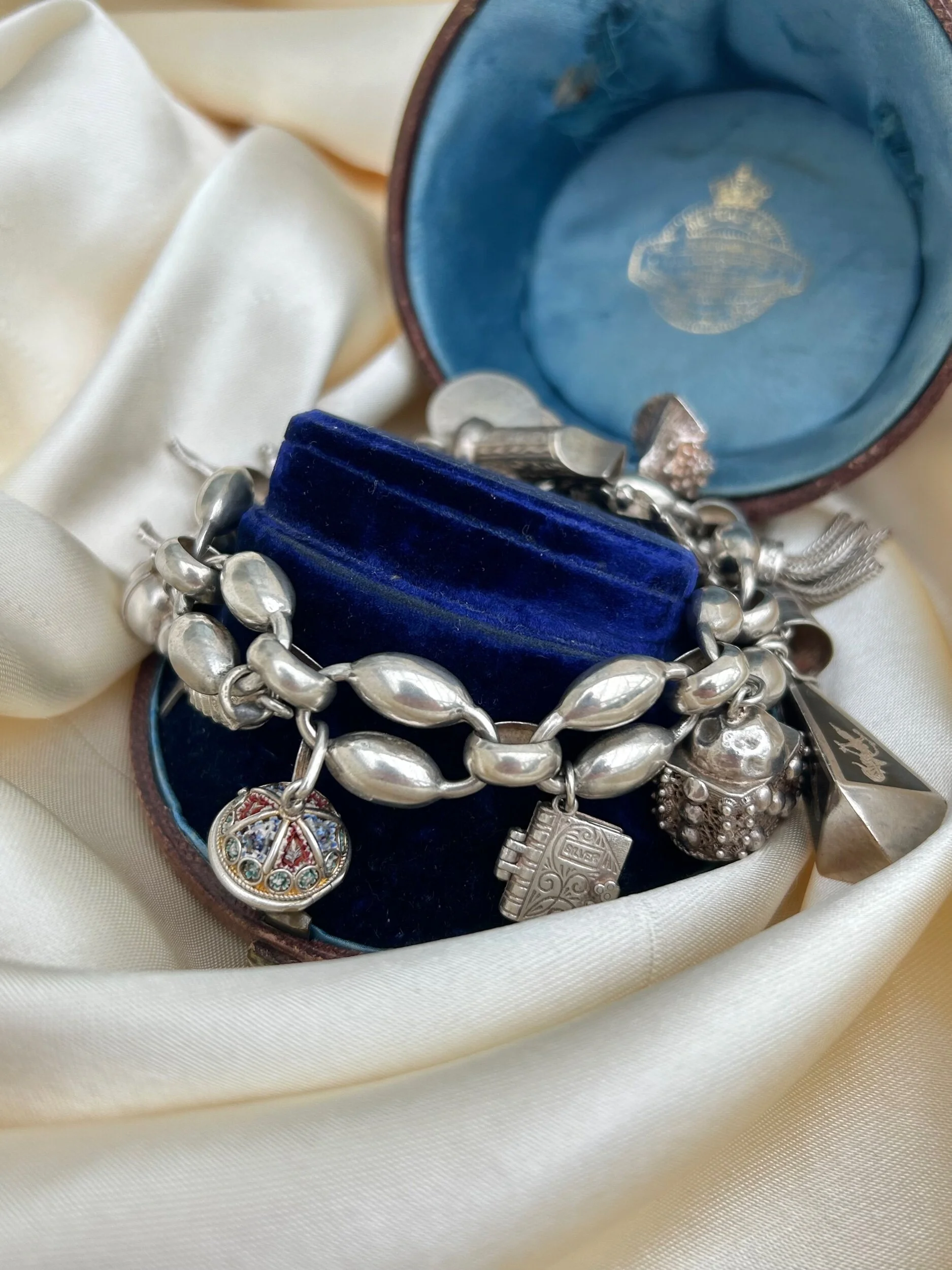 6B158E94-1164-4E44-B6E4-BA3016ED74A3