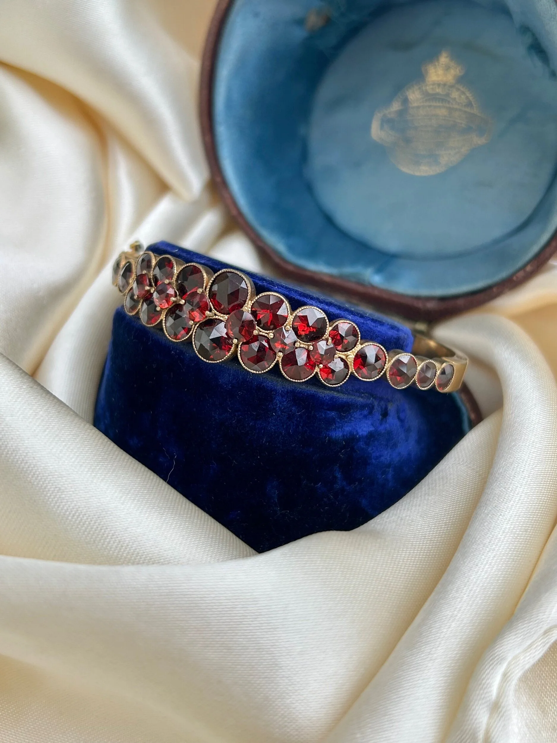 CFBEC7A3-1B9C-4F78-B2D4-A76C43806E06