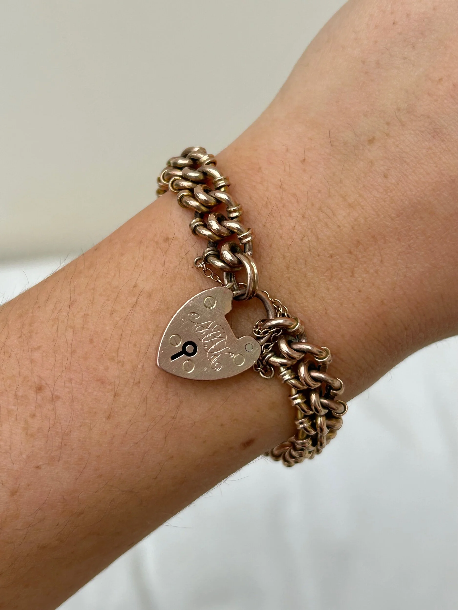 D9C3E3DA-00E6-47A9-9DDA-928230DF8300