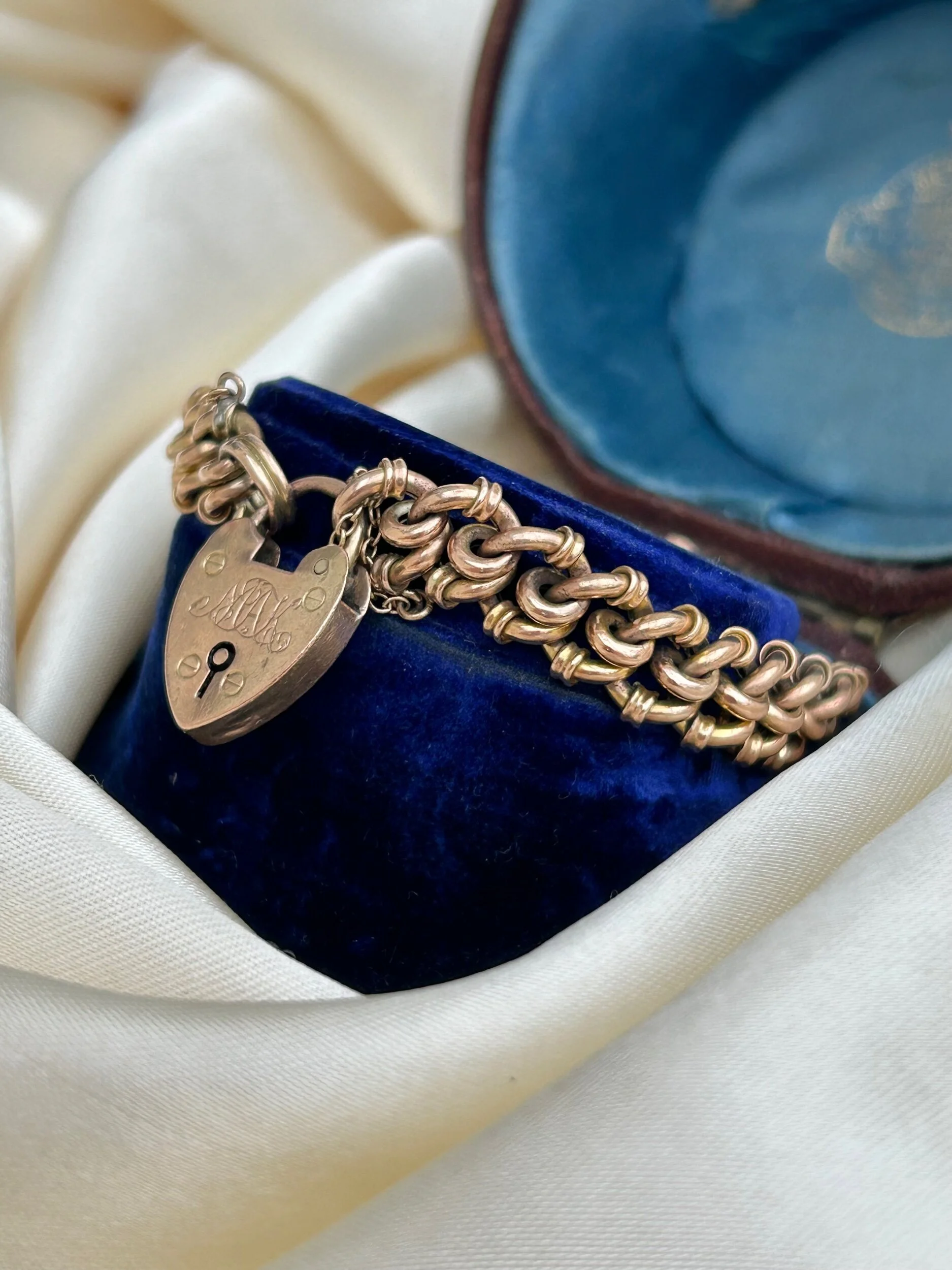 35A49CF2-00EC-4564-B8E6-6219BCB1A9F4