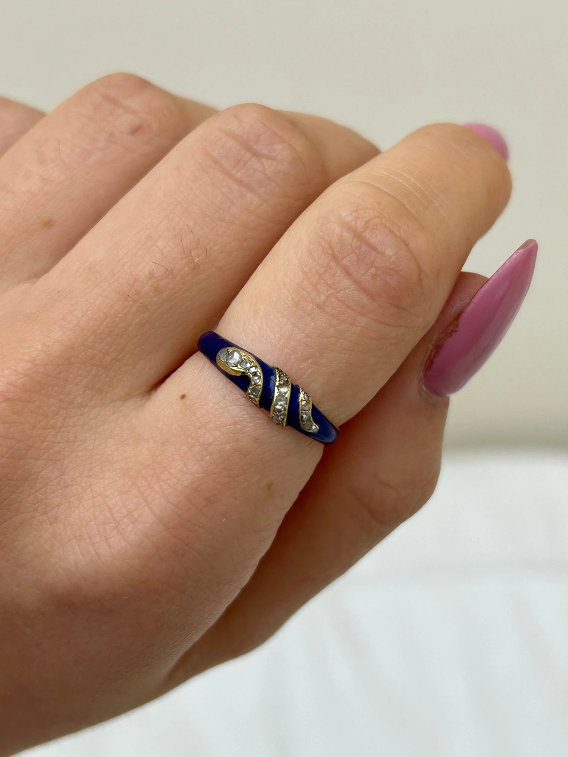 E7BA259A-EB50-462E-AFAB-5467A6F16A38