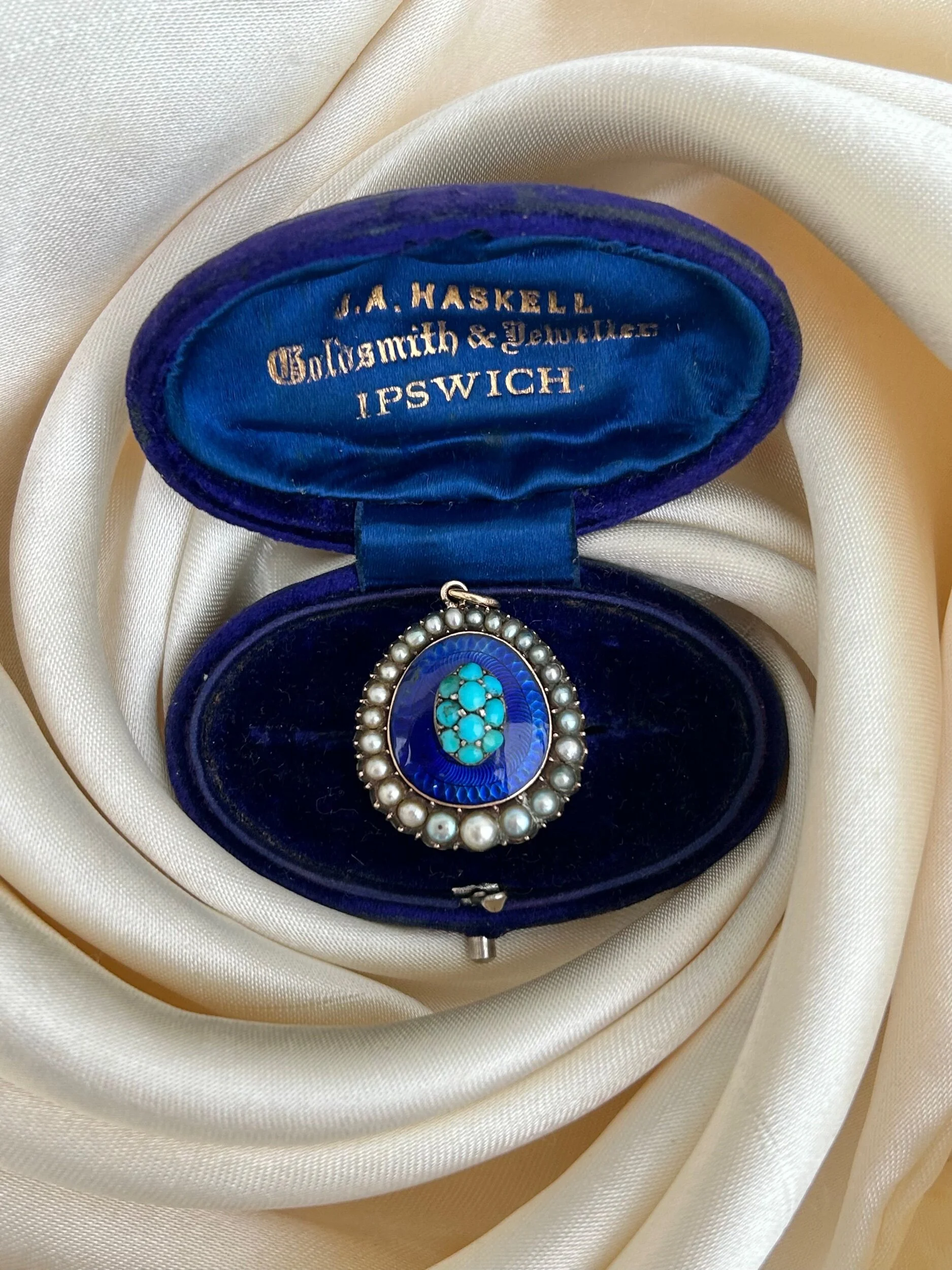 EE8ABAD6-62DE-4A11-8A65-C707F43137F4