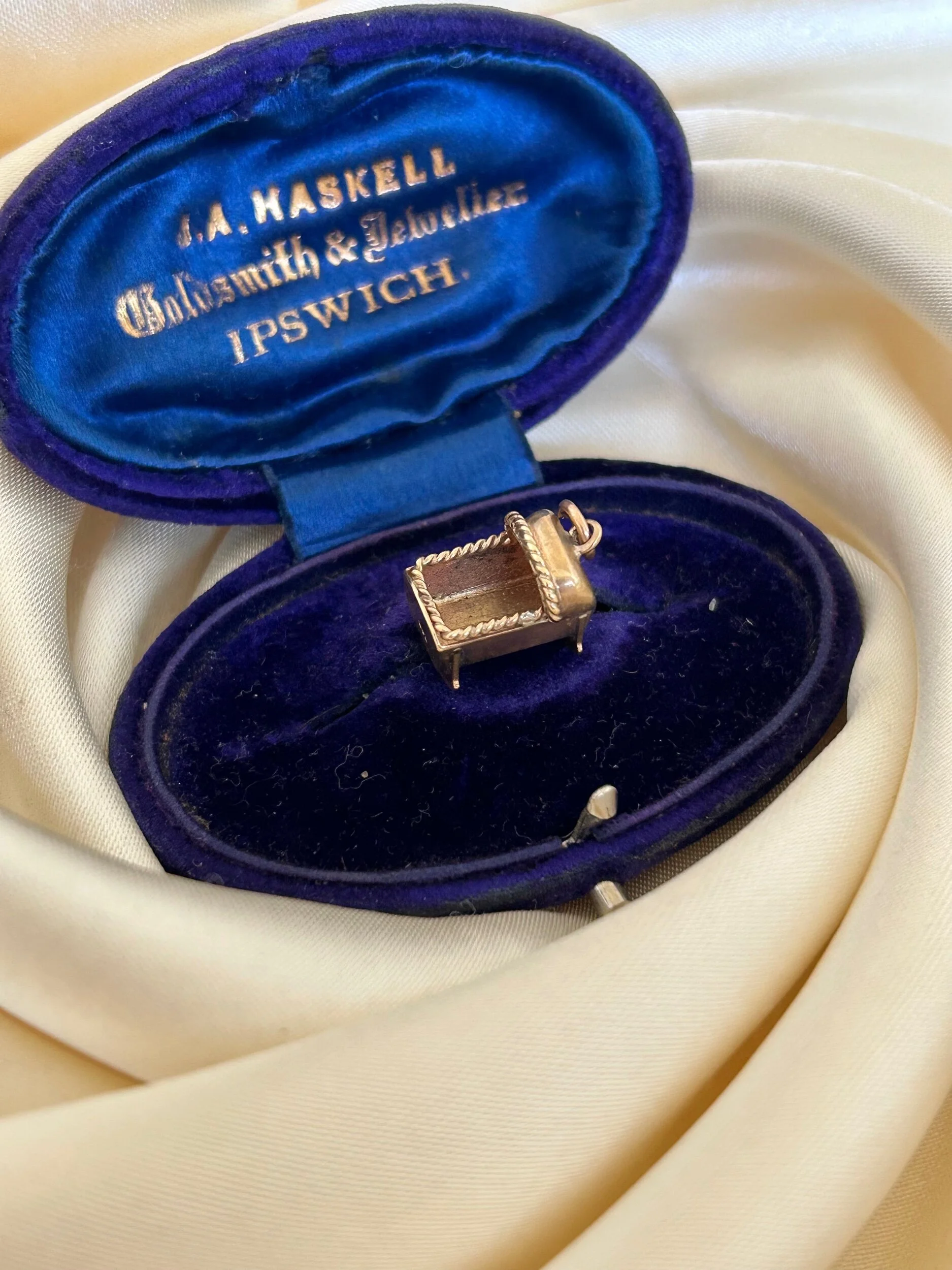 ACE0CF91-09A5-414F-9F20-3BCB11B185A3