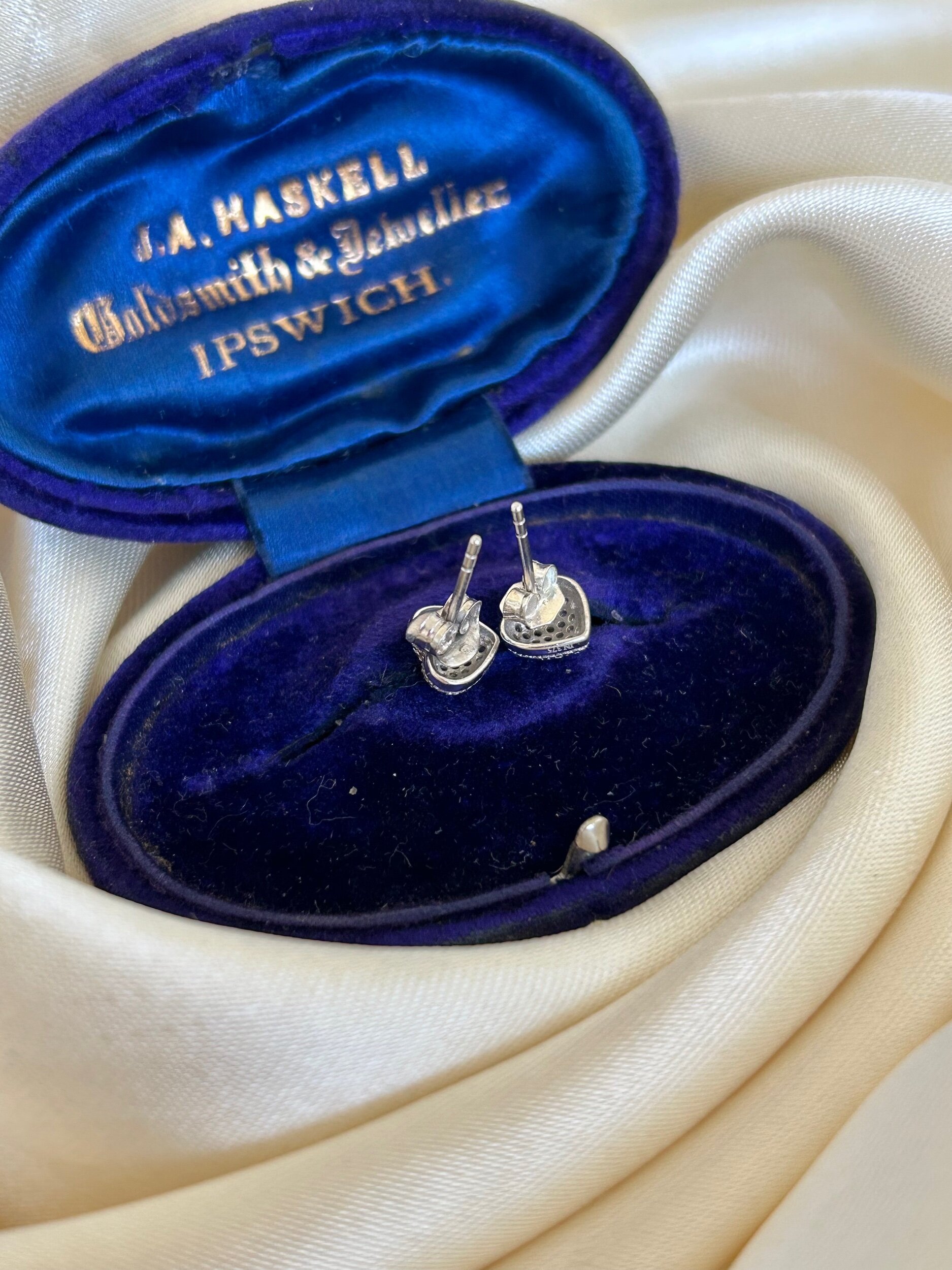 BF4C84DA-D650-4051-BBC1-C5255E0A1FAF