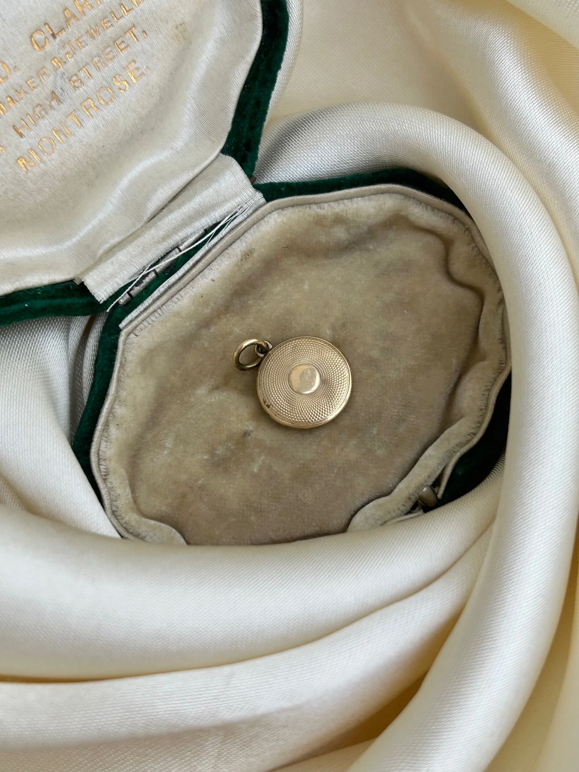 D6540E9F-B2F1-4ABB-B197-D63A513071C9