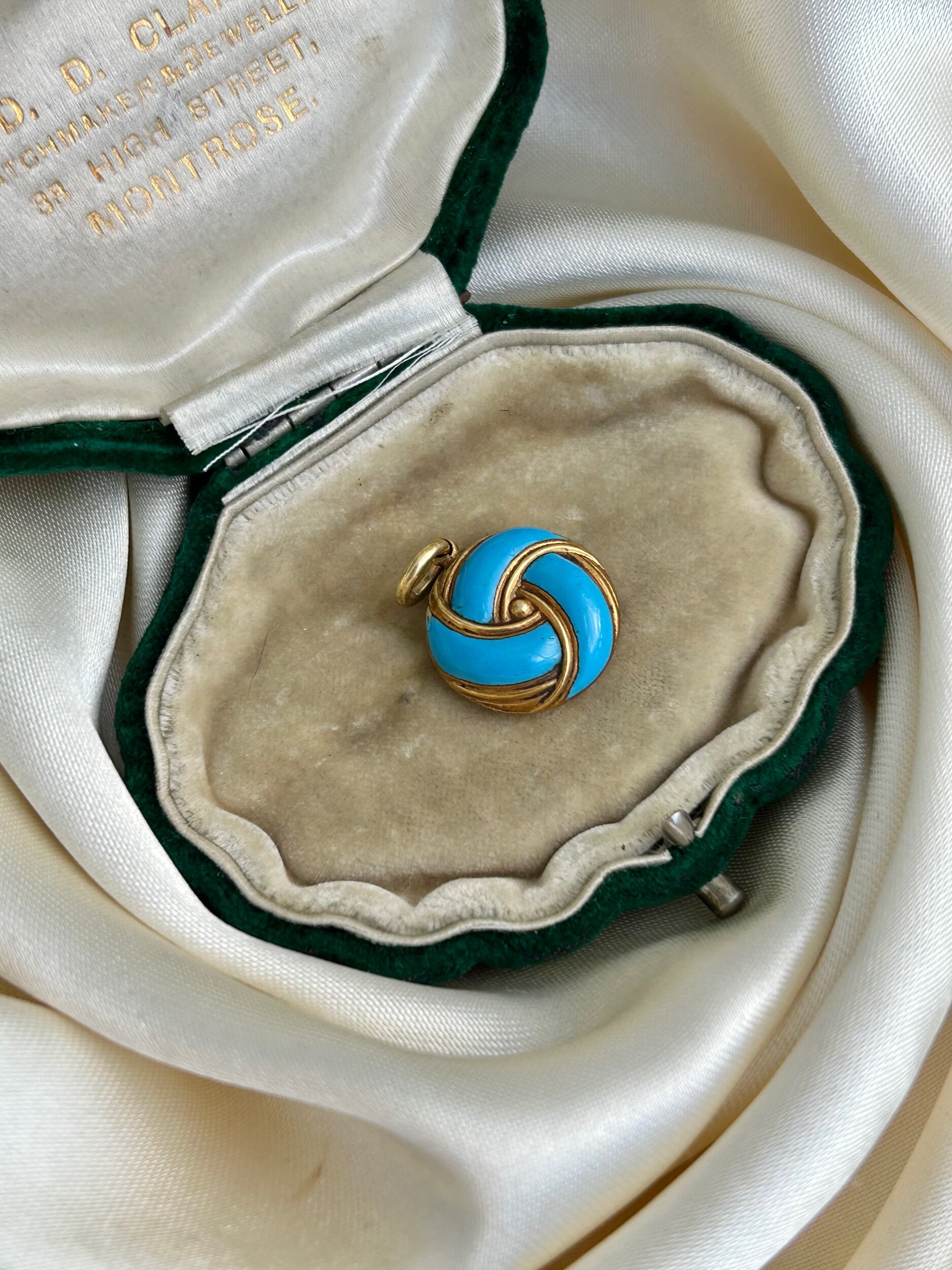 28D583FD-8E3D-462F-A23C-F14669A2D2C2