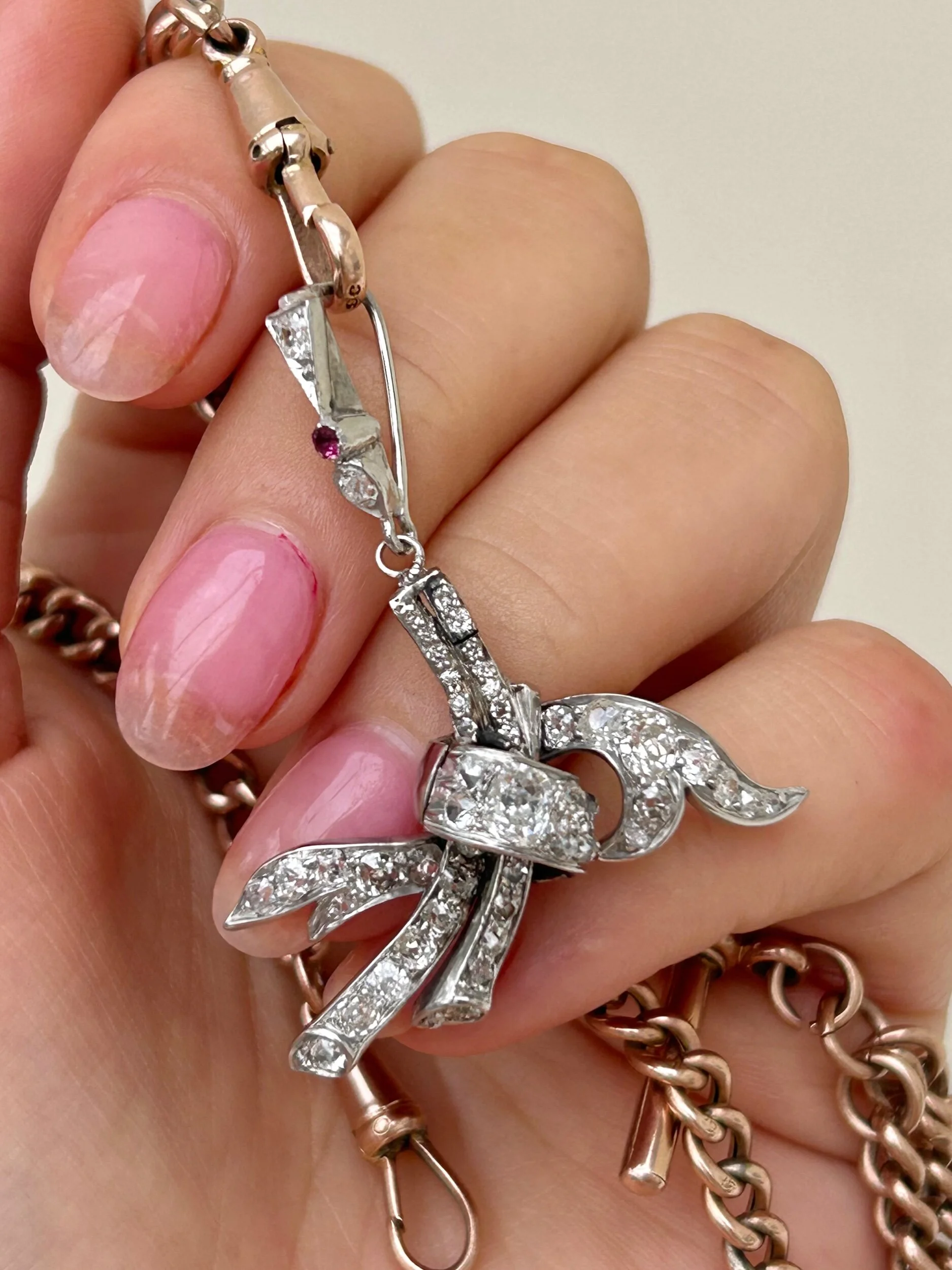 5B5E5643-8273-4EF6-B503-3A4BC95B01F1