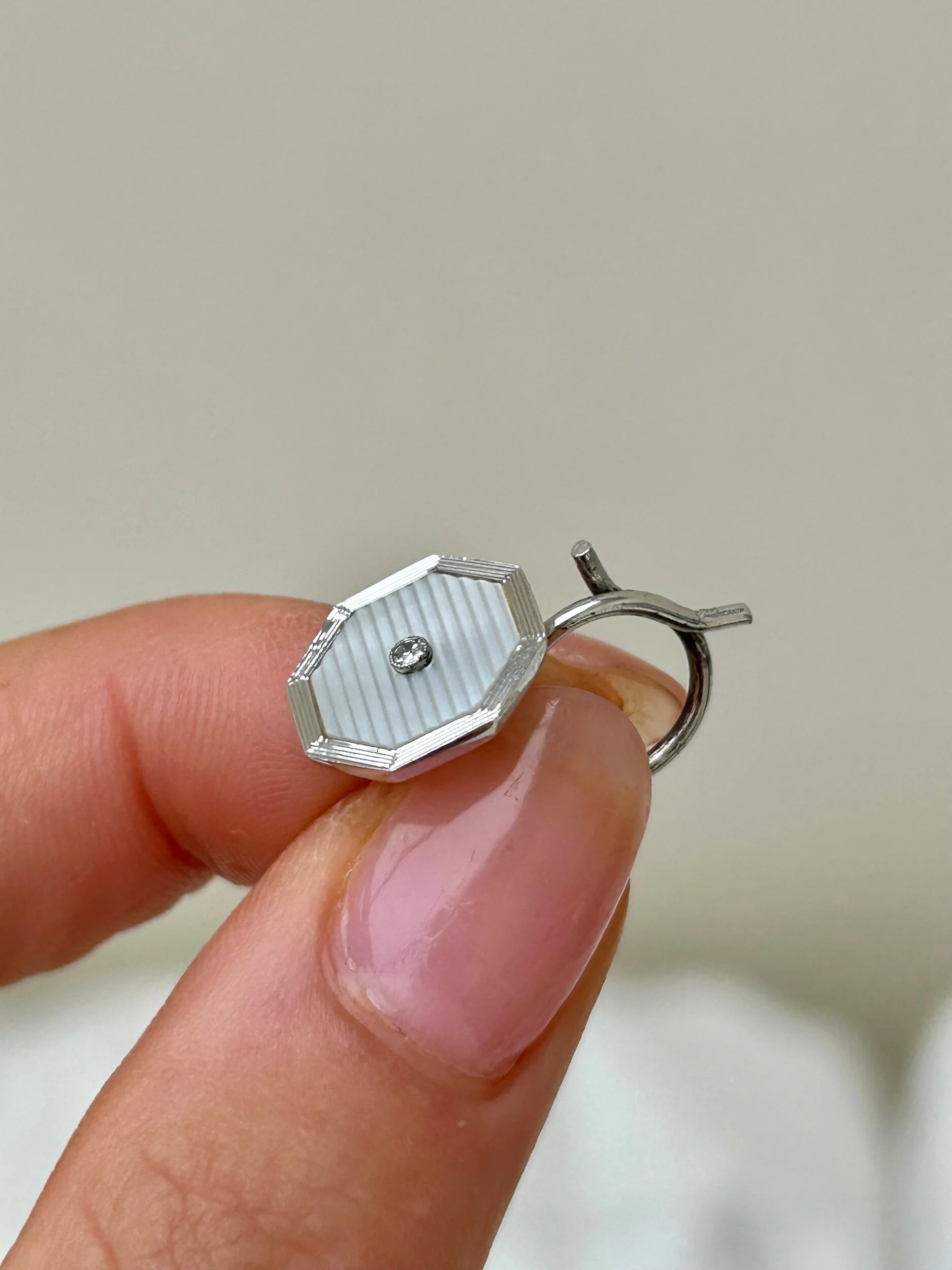 4CD4FE3B-0F1D-489C-A433-EB060572453B