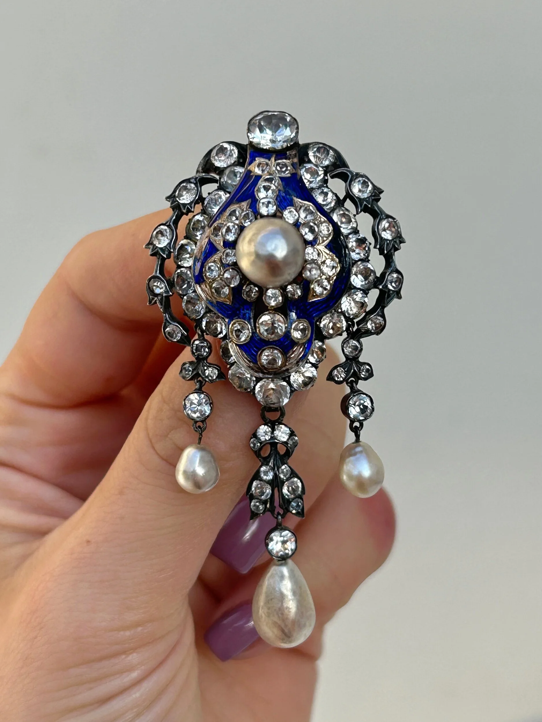 DED7E279-8E4B-4620-9DB1-591D0541D733