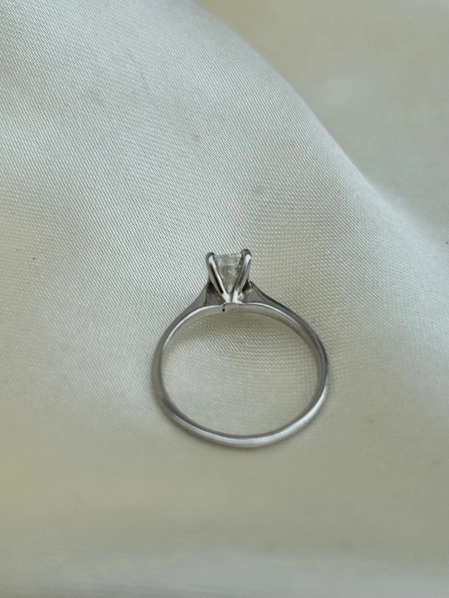 32E65264-0C05-4E4C-8CC7-94894E4EA084