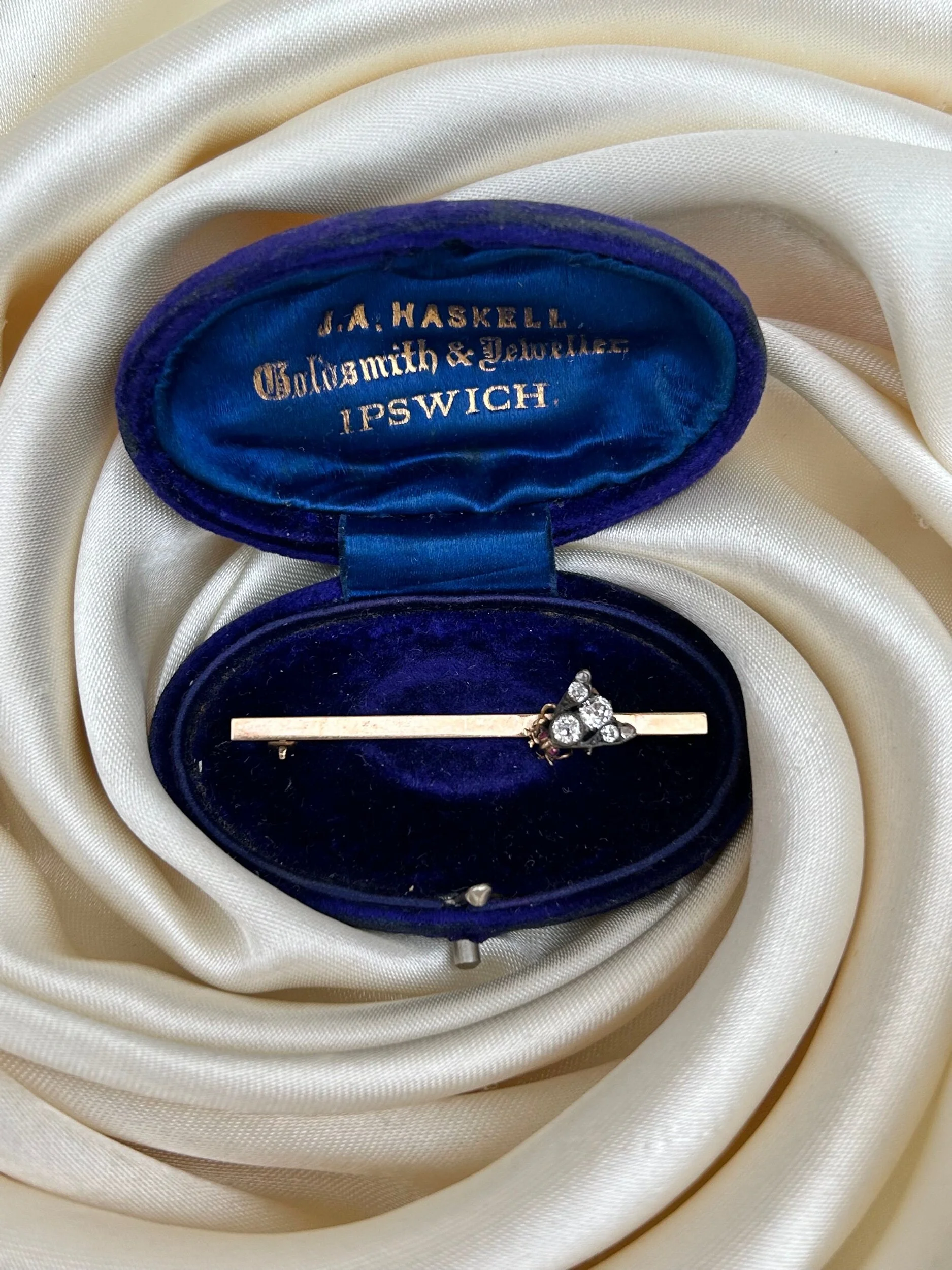 4BC673F6-CB86-454B-9F7A-548B823E8F95