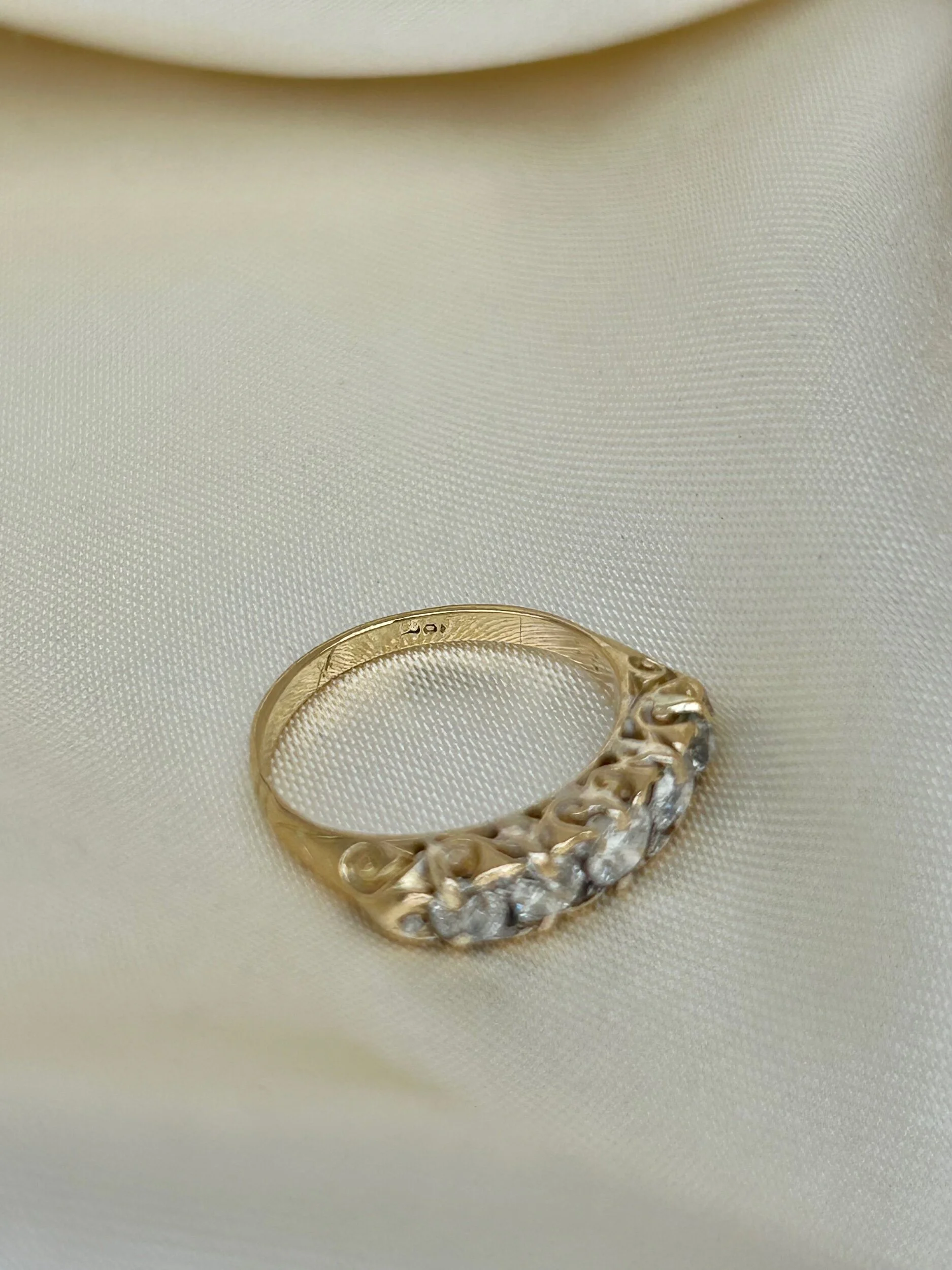 9F2D5DEF-F9E8-4E58-8A66-785DC0396B3E