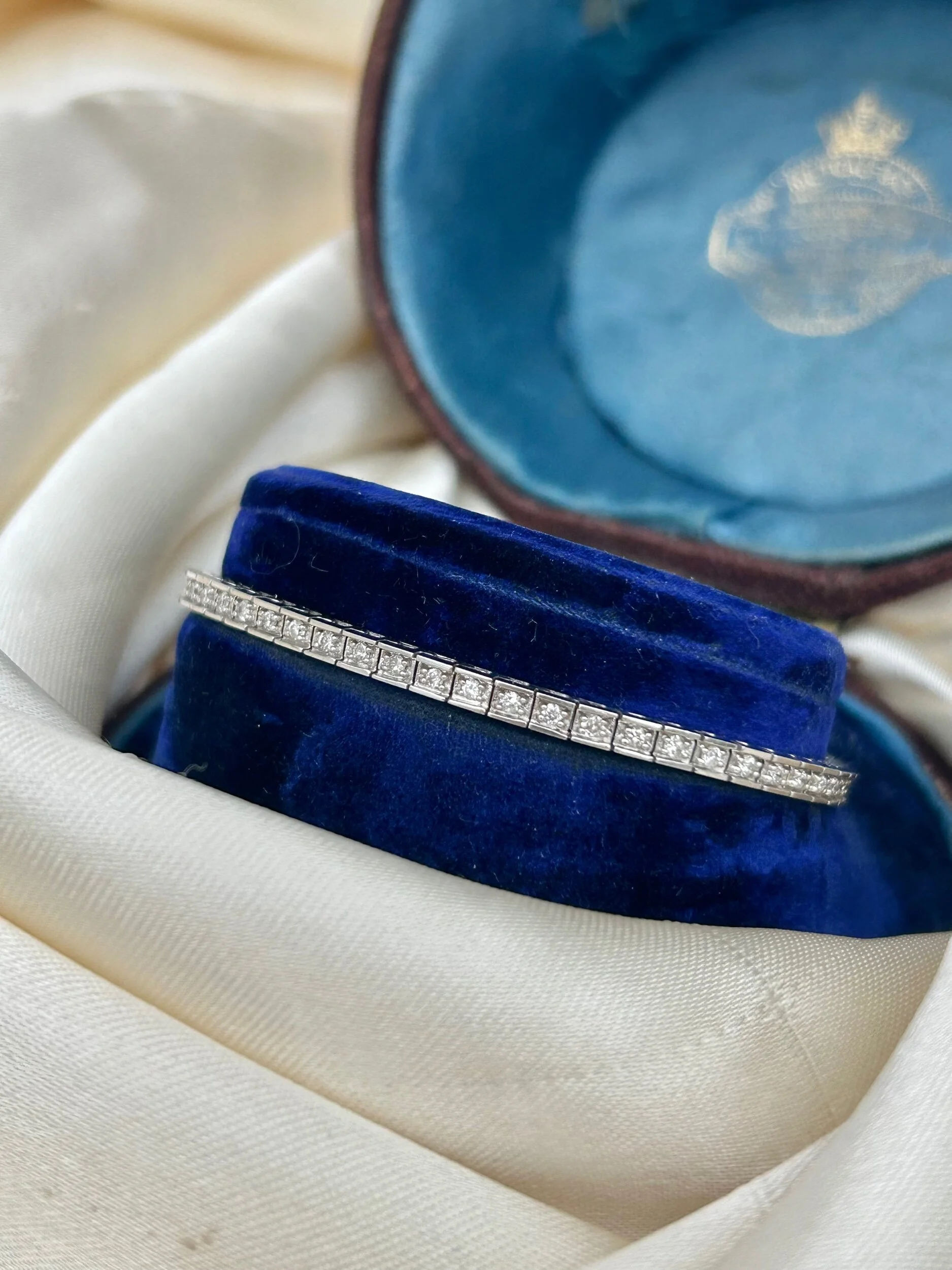 4CA5B727-B988-4CB4-9D3D-AD8BDA7566DE