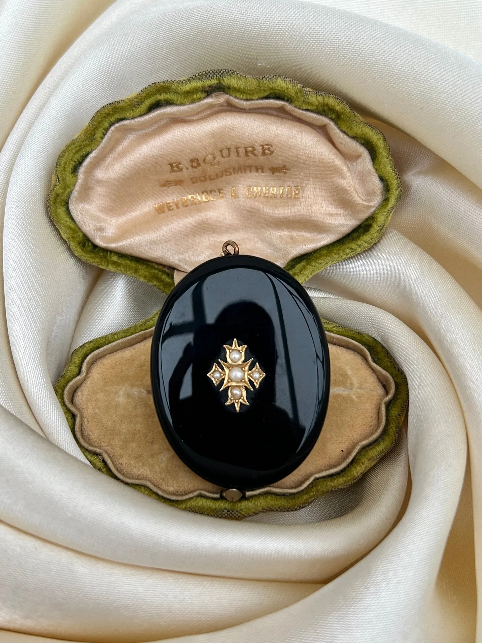 5CC5F5F1-62E7-4A3A-ADF7-EC91A48CD1B4