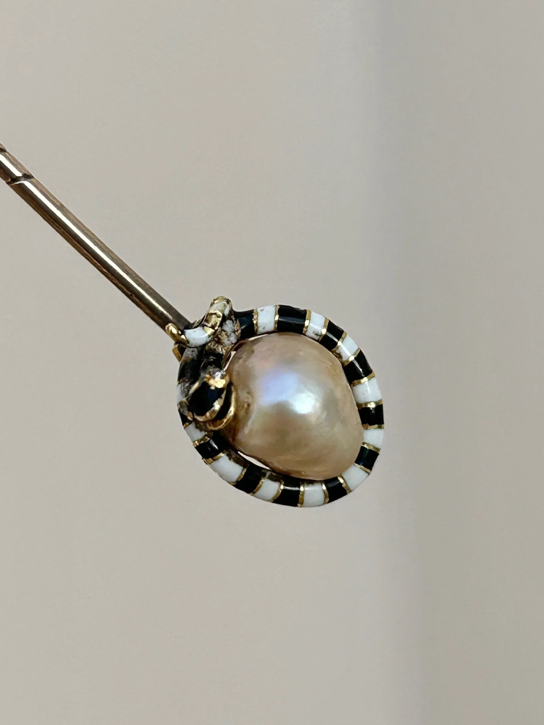 E8E121B7-1D76-4E7C-B093-727004127BD7