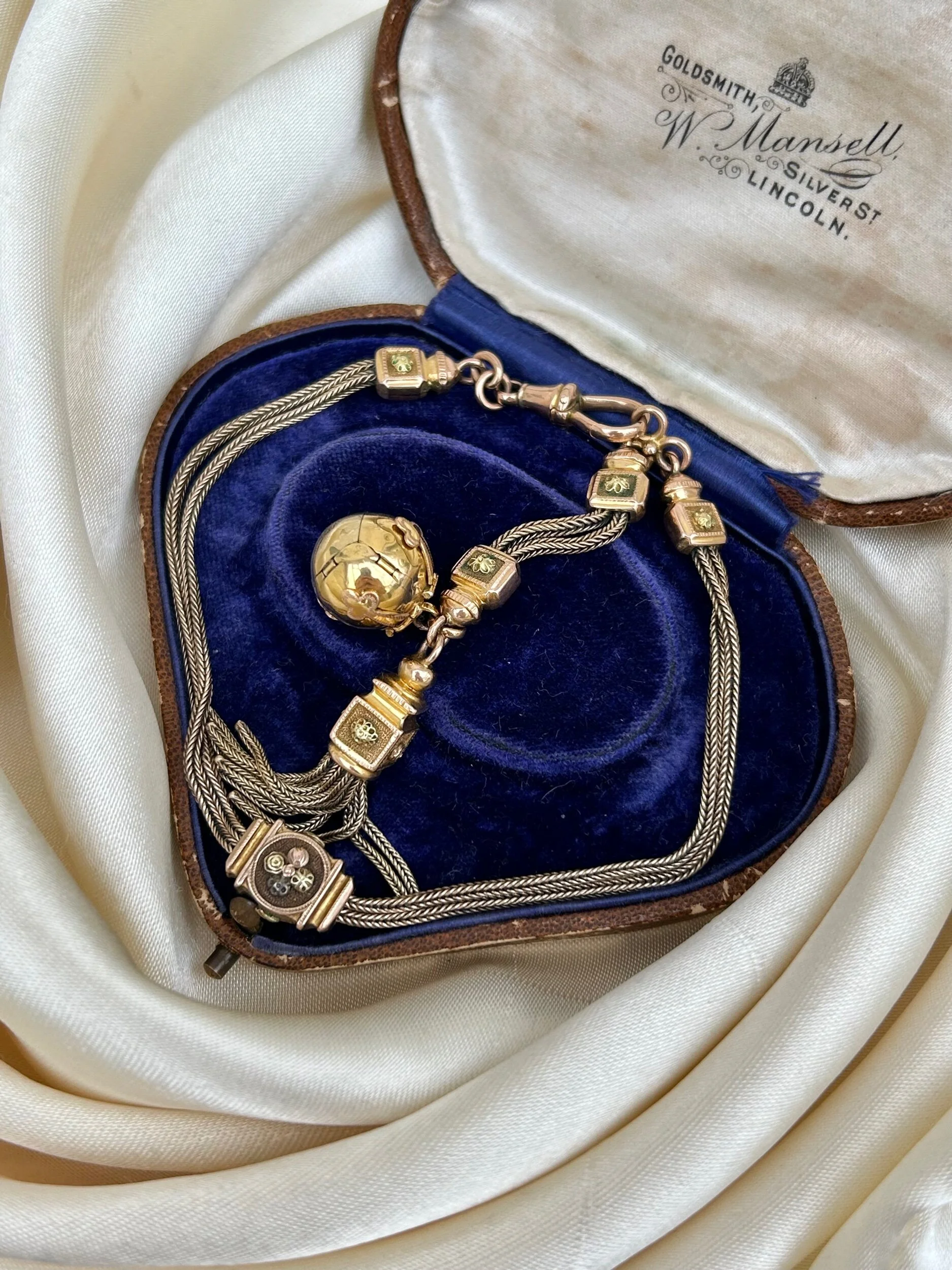 EB6AD530-9E6C-41E8-96F1-1C190F7170CB