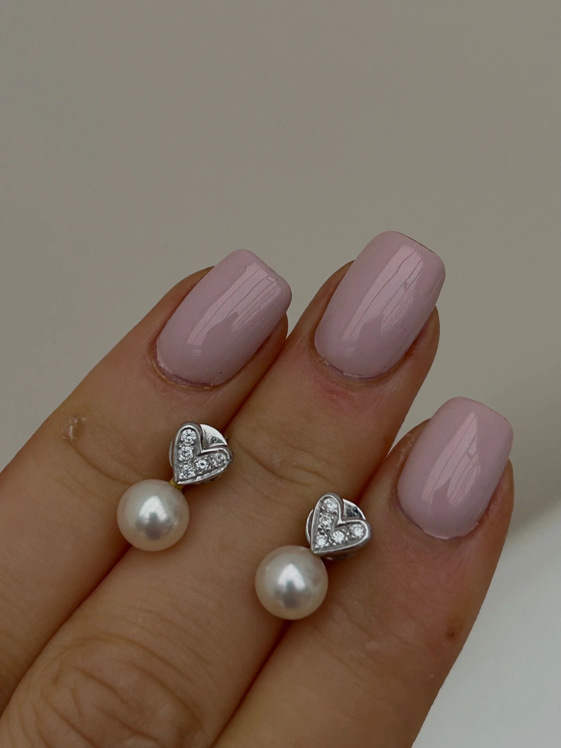 8352E492-406F-49D4-B1DC-97C5F1A165EA