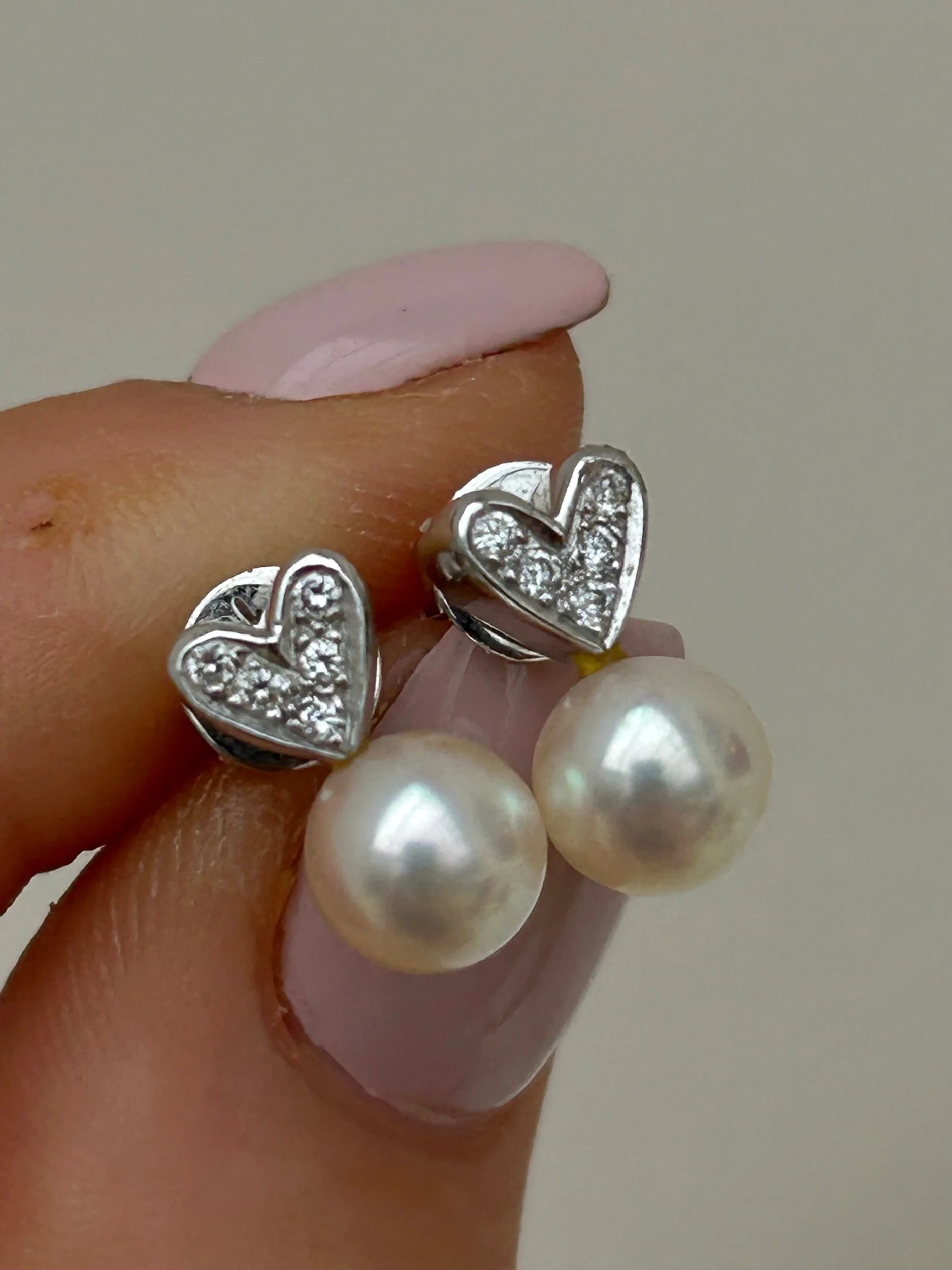 AFE78EB1-8D2C-4C35-B981-3BCFDAB6A764