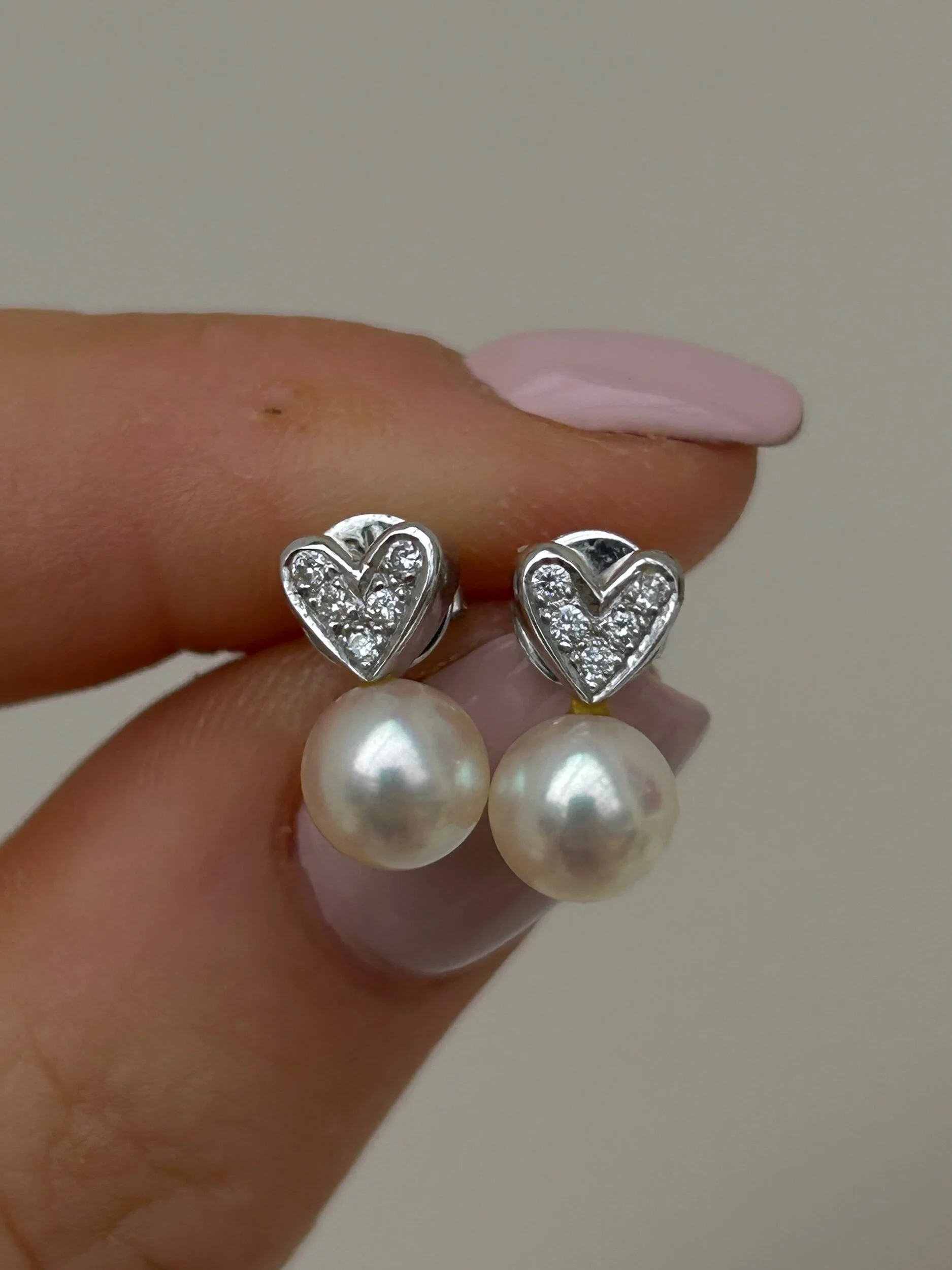 EBB12126-2AF9-481A-B1BF-FC58D474C7D1