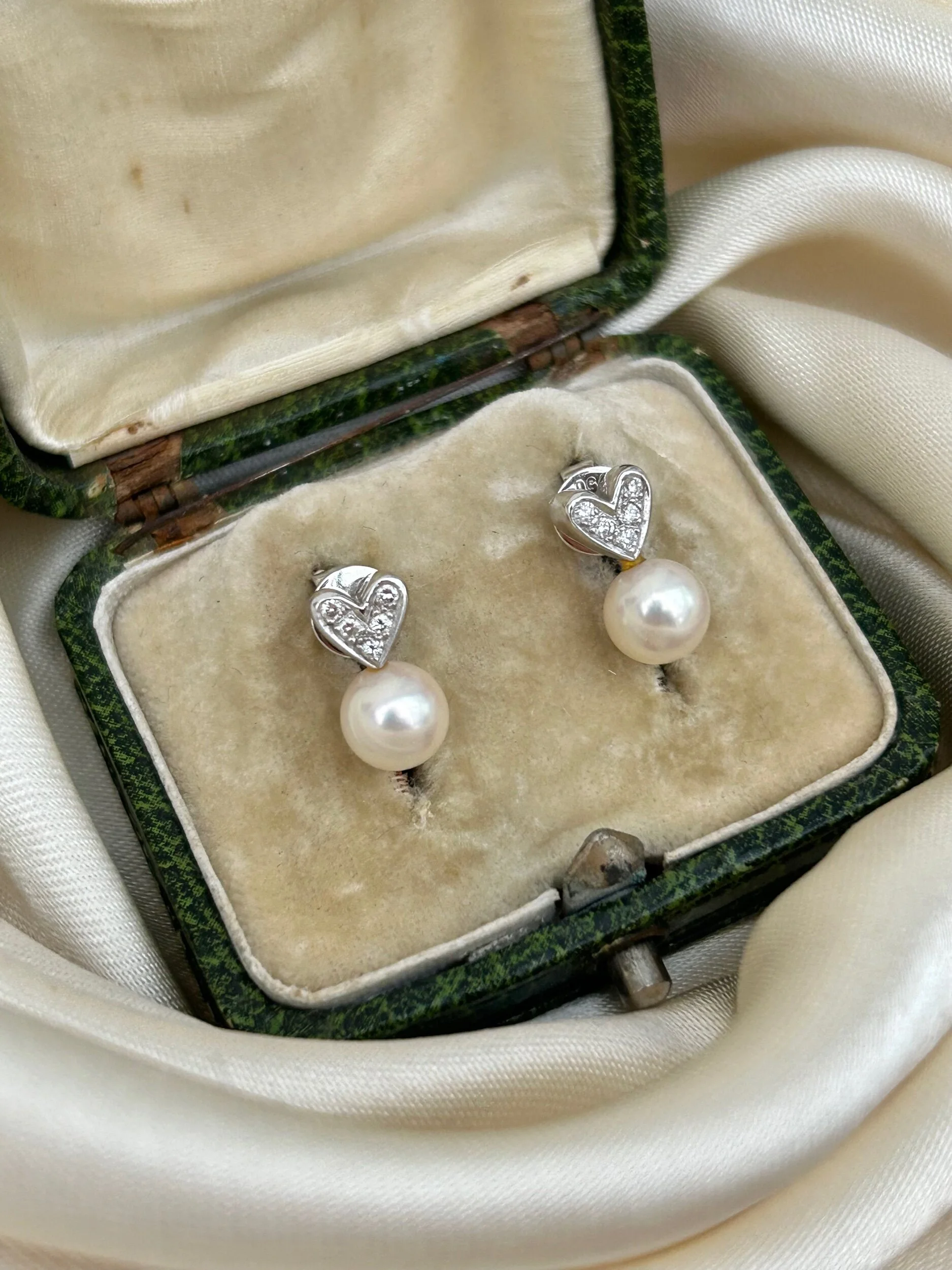 37B008CC-CE75-43F4-8FD9-4093E7ADCF5B