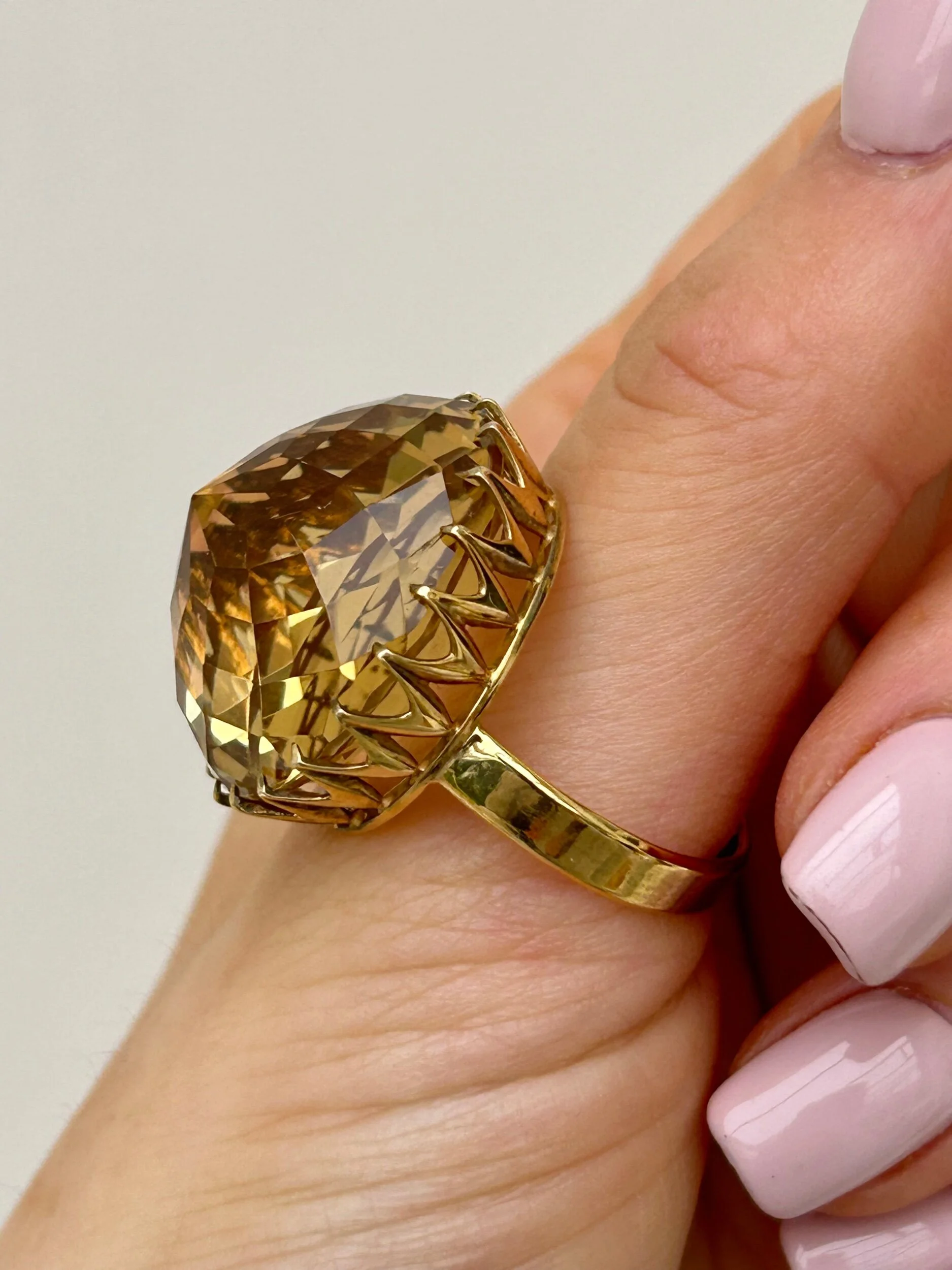 E4ADBF5F-2EC6-42CF-86EC-8F6D00FE5FB4