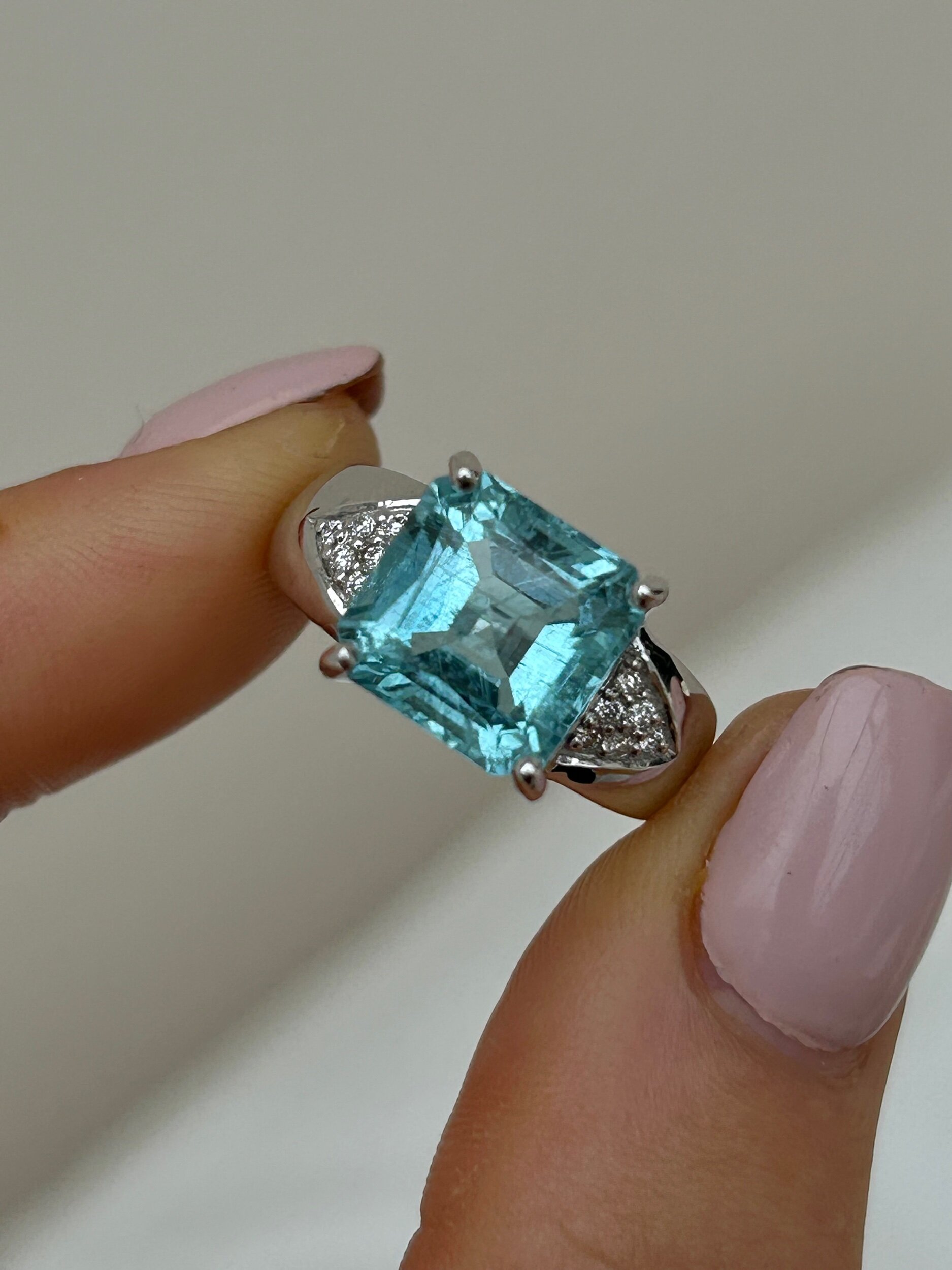 E4BC5640-409F-48F4-B526-ADBF294545A9